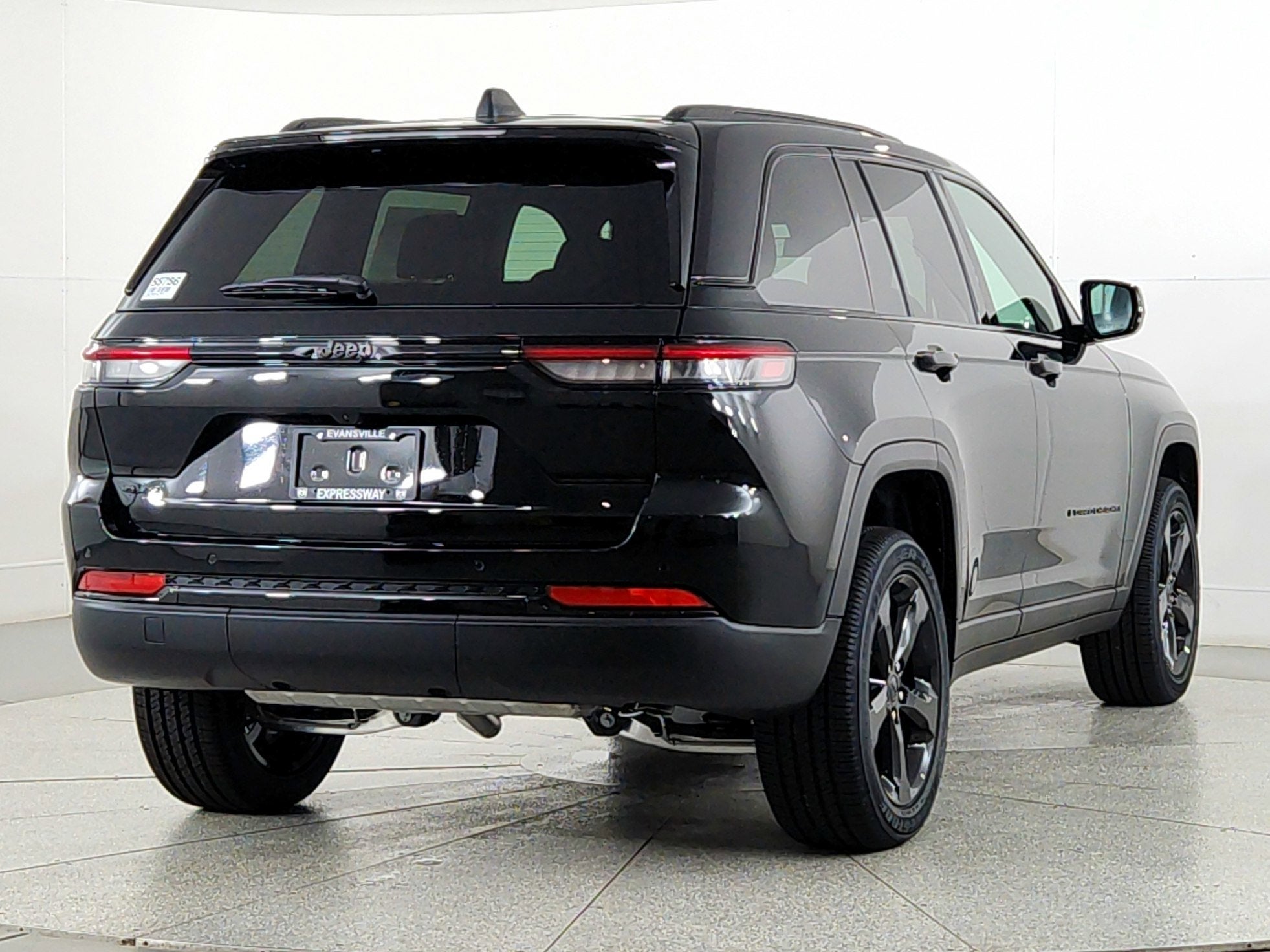 2025 Jeep Grand Cherokee JEEP GRAND CHEROKEE LAREDO 4X4