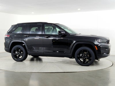 2025 Jeep Grand Cherokee JEEP GRAND CHEROKEE LAREDO 4X4