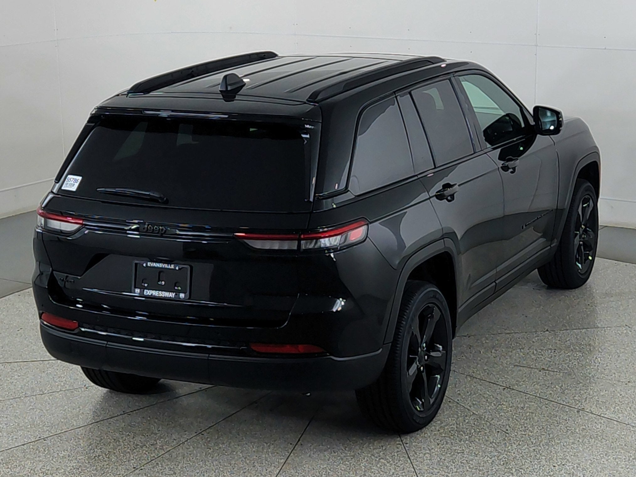 2025 Jeep Grand Cherokee JEEP GRAND CHEROKEE LAREDO 4X4