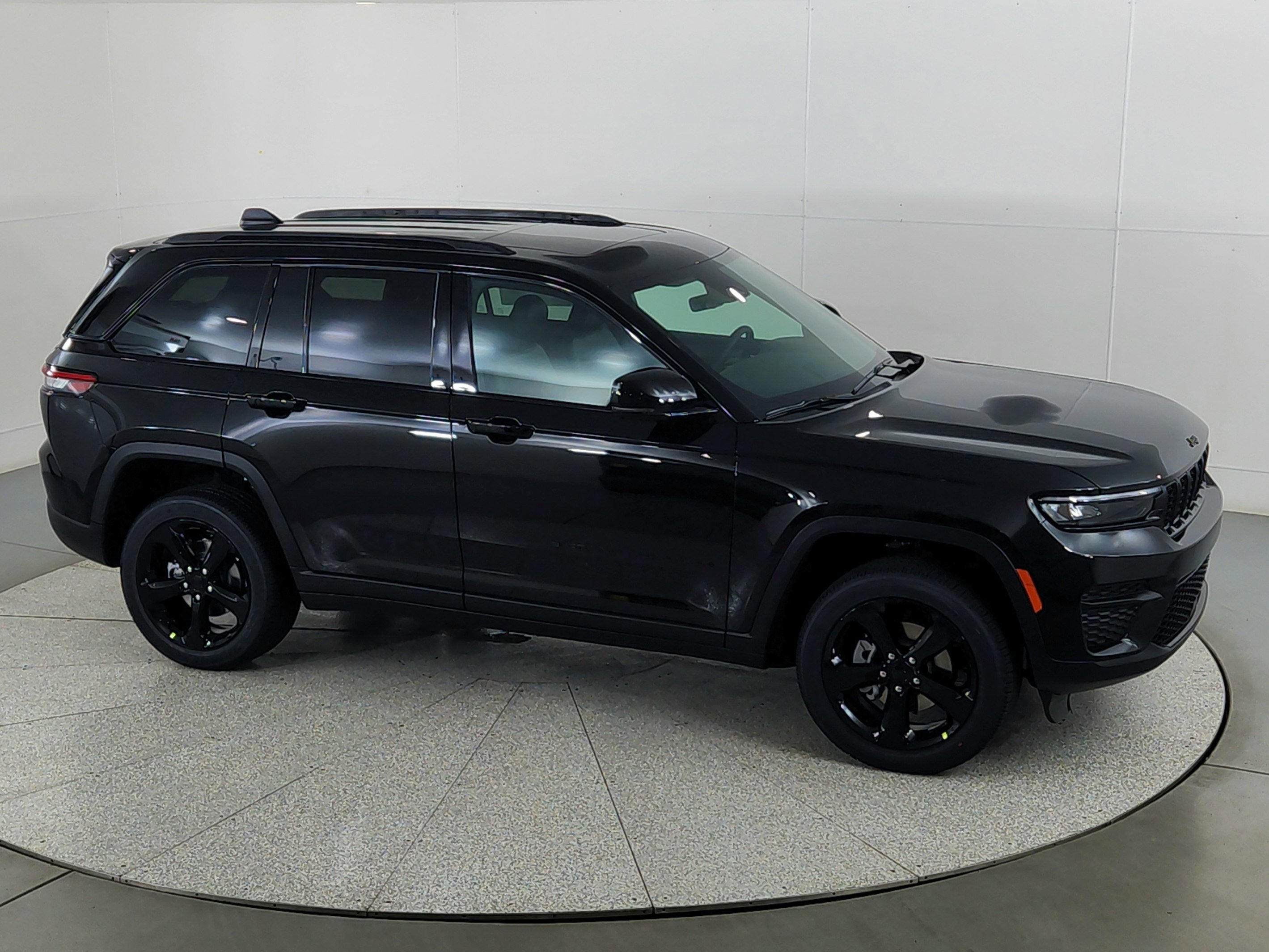 2025 Jeep Grand Cherokee JEEP GRAND CHEROKEE LAREDO 4X4