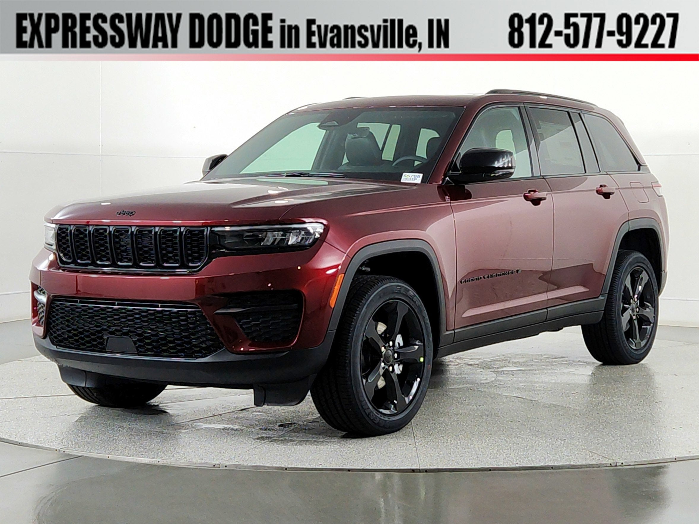 2025 Jeep Grand Cherokee JEEP GRAND CHEROKEE LAREDO 4X4