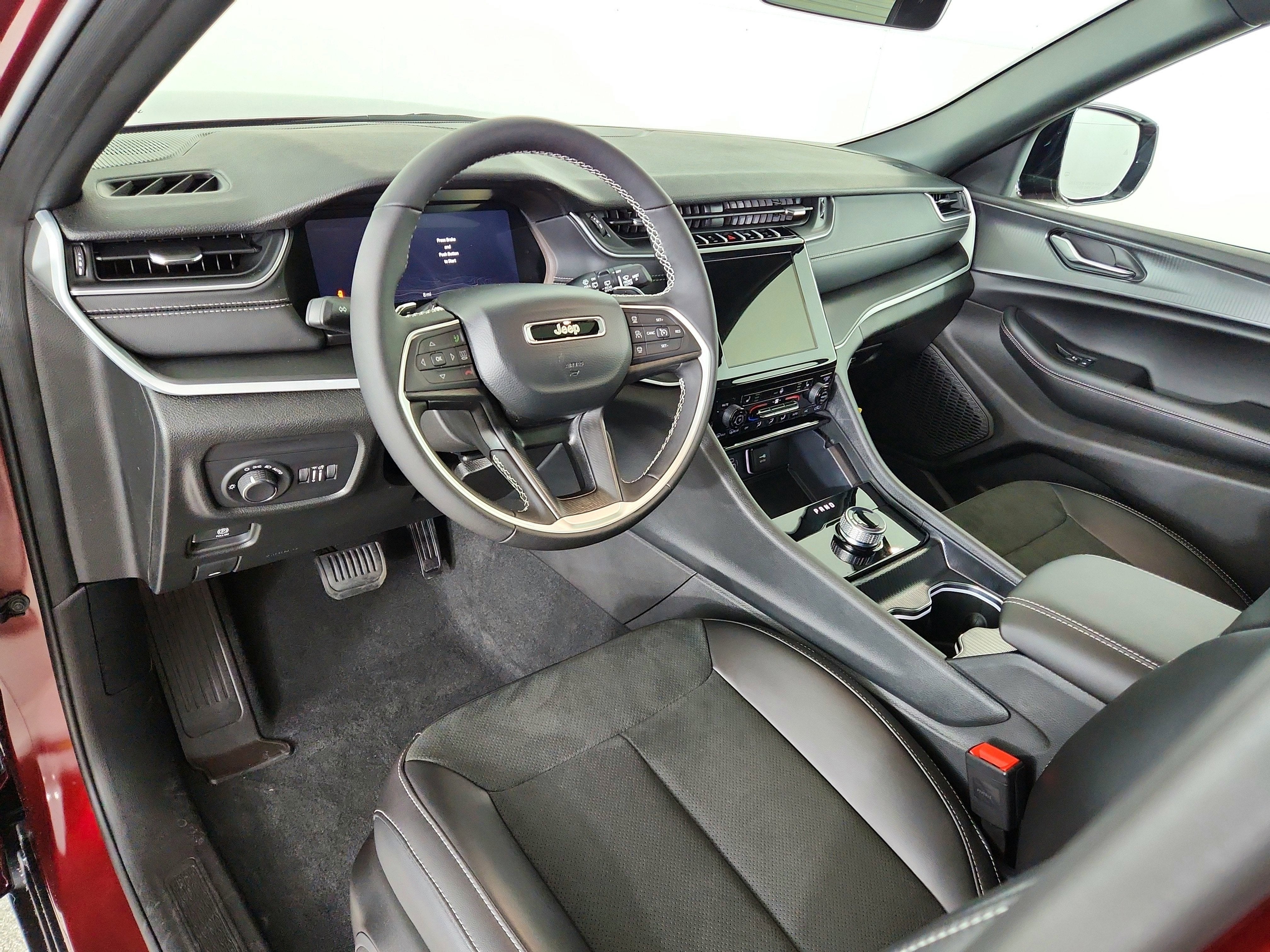 2025 Jeep Grand Cherokee JEEP GRAND CHEROKEE LAREDO 4X4