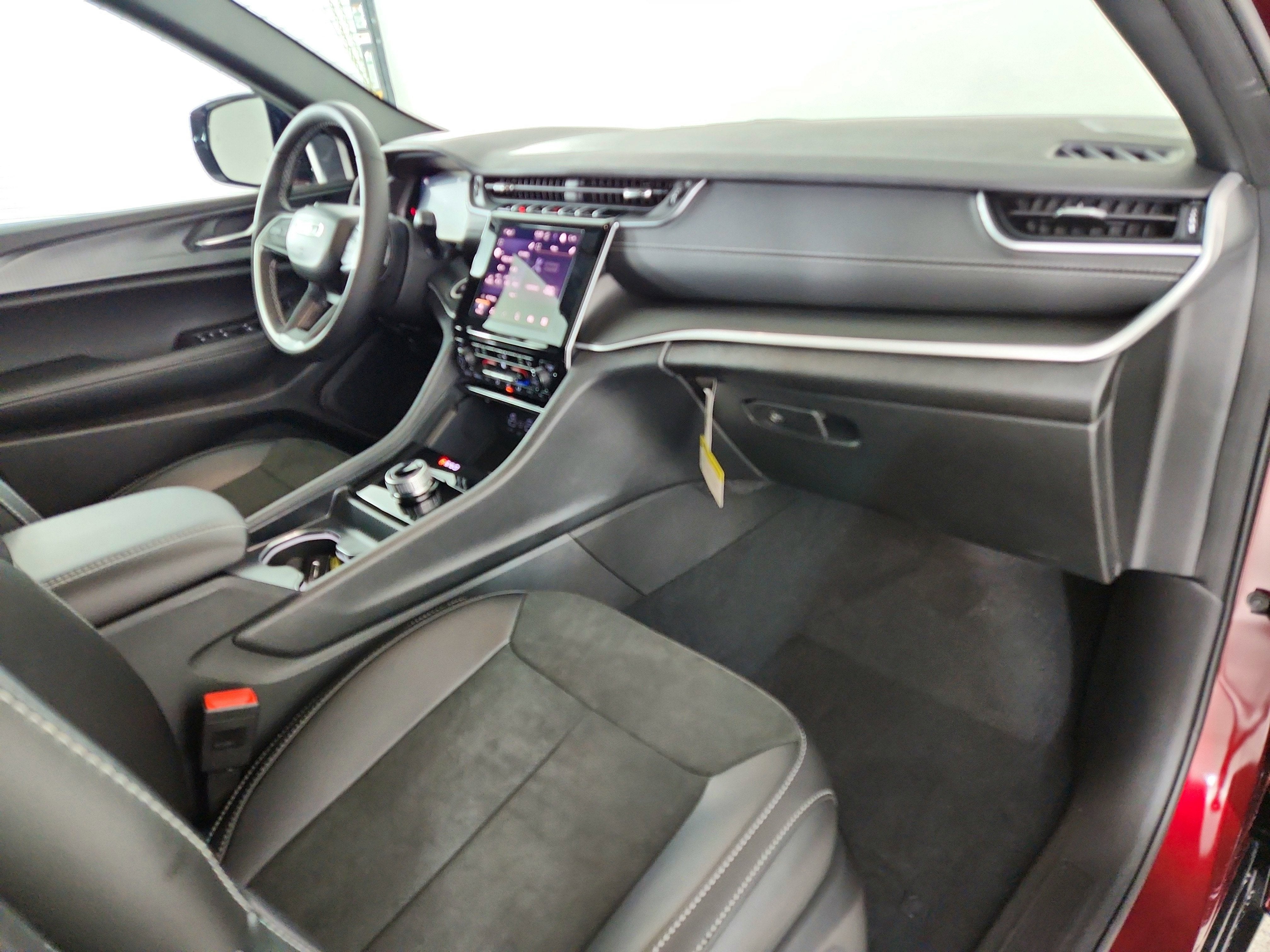 2025 Jeep Grand Cherokee JEEP GRAND CHEROKEE LAREDO 4X4