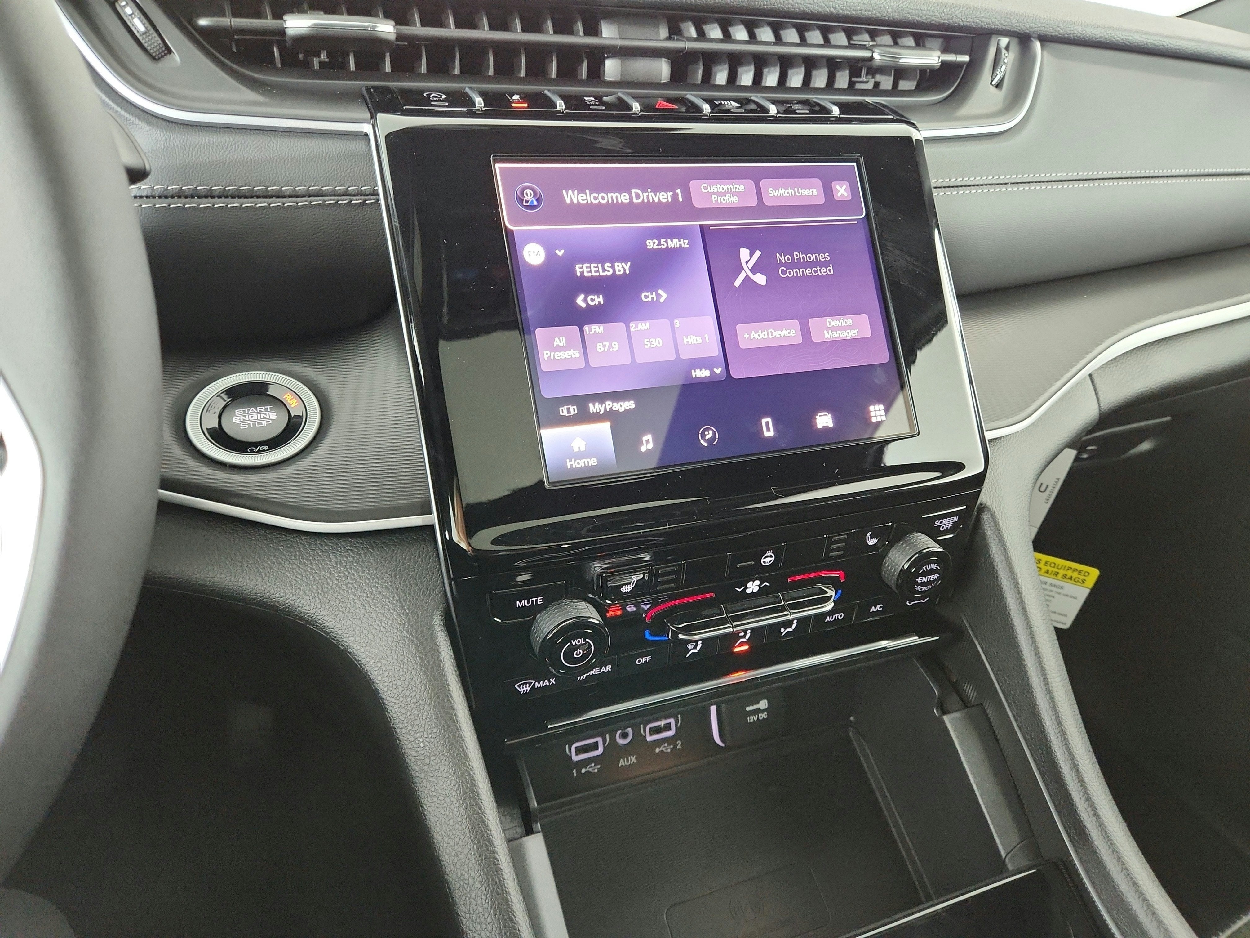 2025 Jeep Grand Cherokee JEEP GRAND CHEROKEE LAREDO 4X4
