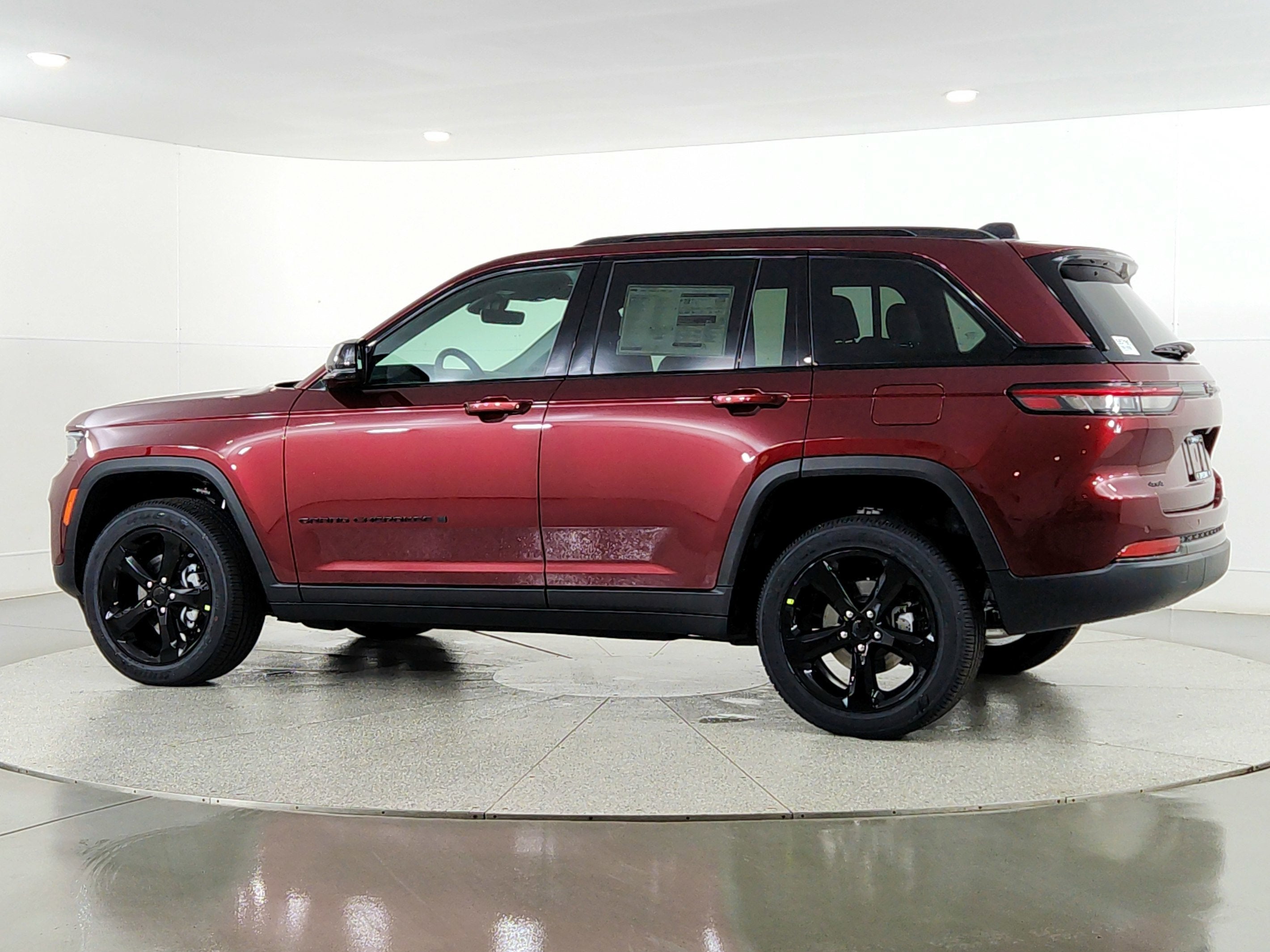 2025 Jeep Grand Cherokee JEEP GRAND CHEROKEE LAREDO 4X4