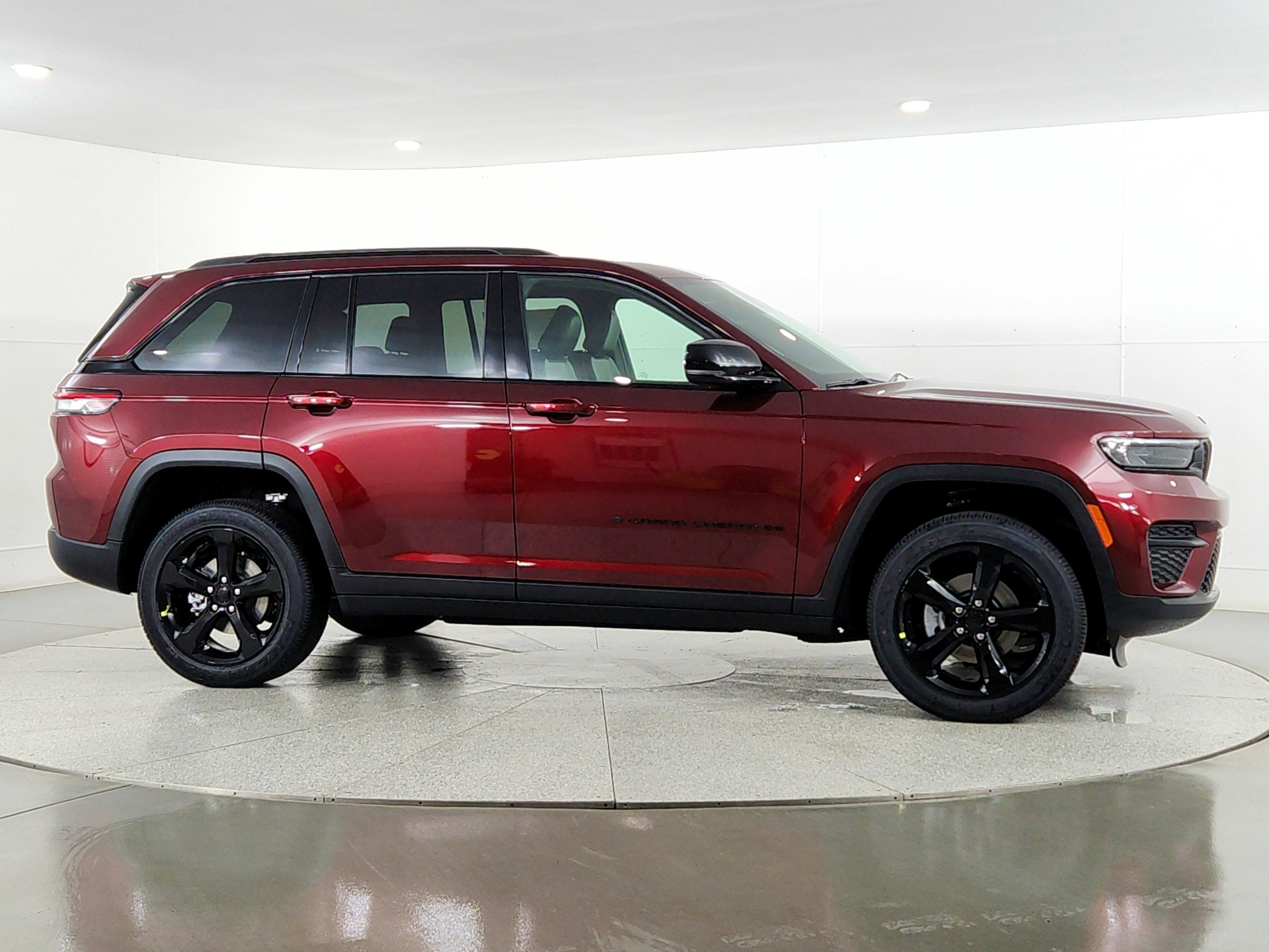 2025 Jeep Grand Cherokee JEEP GRAND CHEROKEE LAREDO 4X4