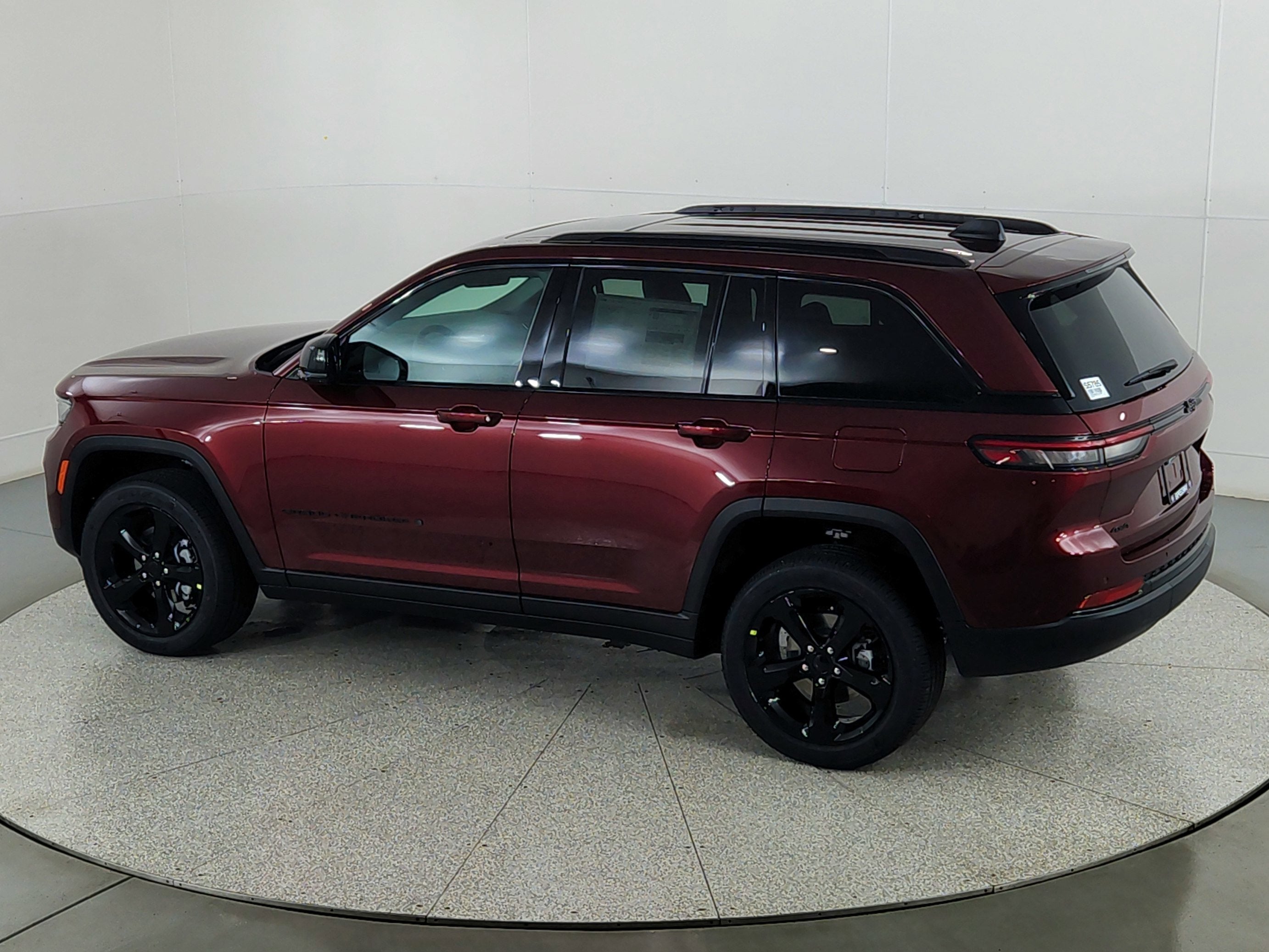 2025 Jeep Grand Cherokee JEEP GRAND CHEROKEE LAREDO 4X4