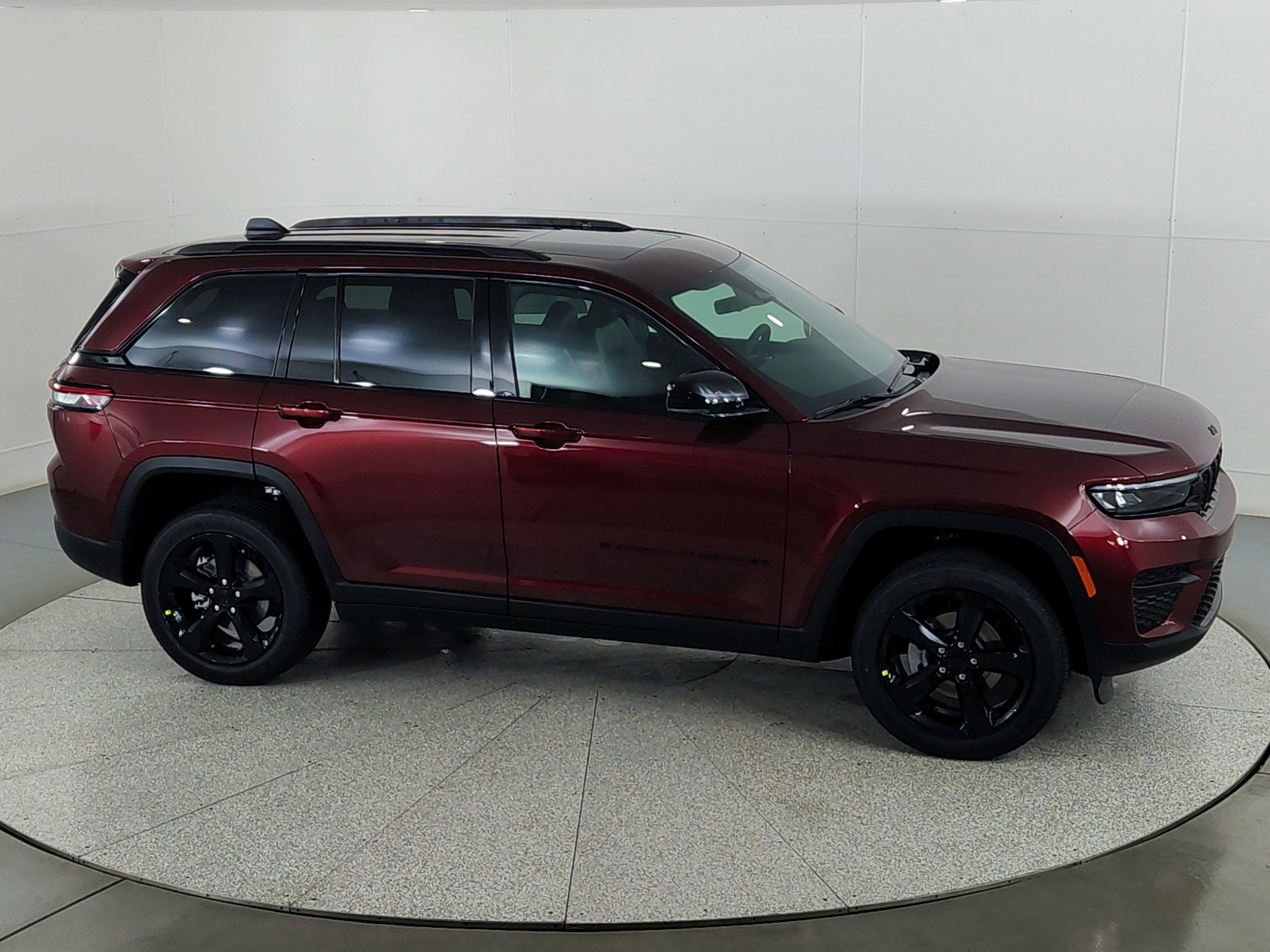 2025 Jeep Grand Cherokee JEEP GRAND CHEROKEE LAREDO 4X4