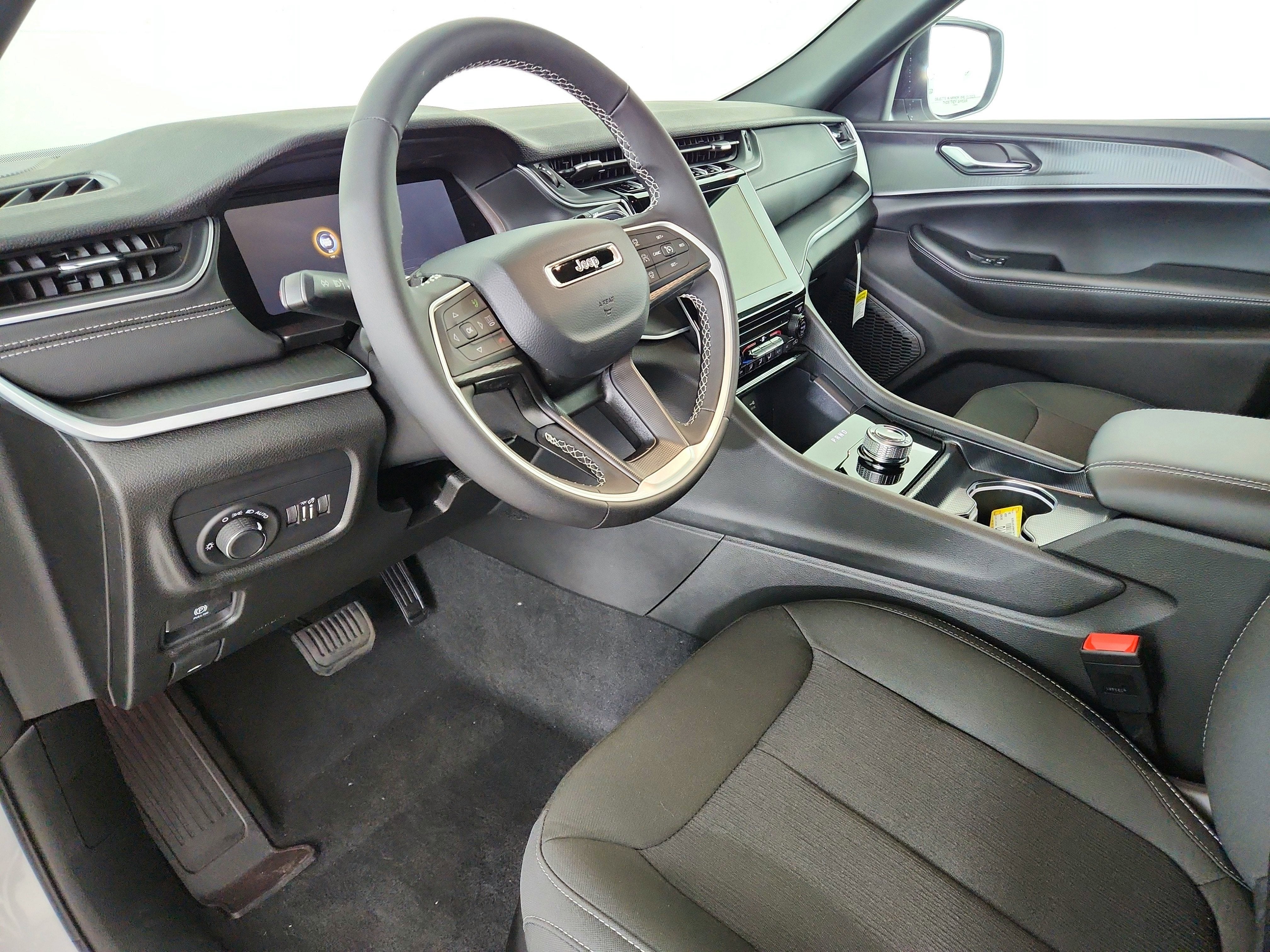 2026 Jeep Grand Cherokee JEEP GRAND CHEROKEE LAREDO 4X4