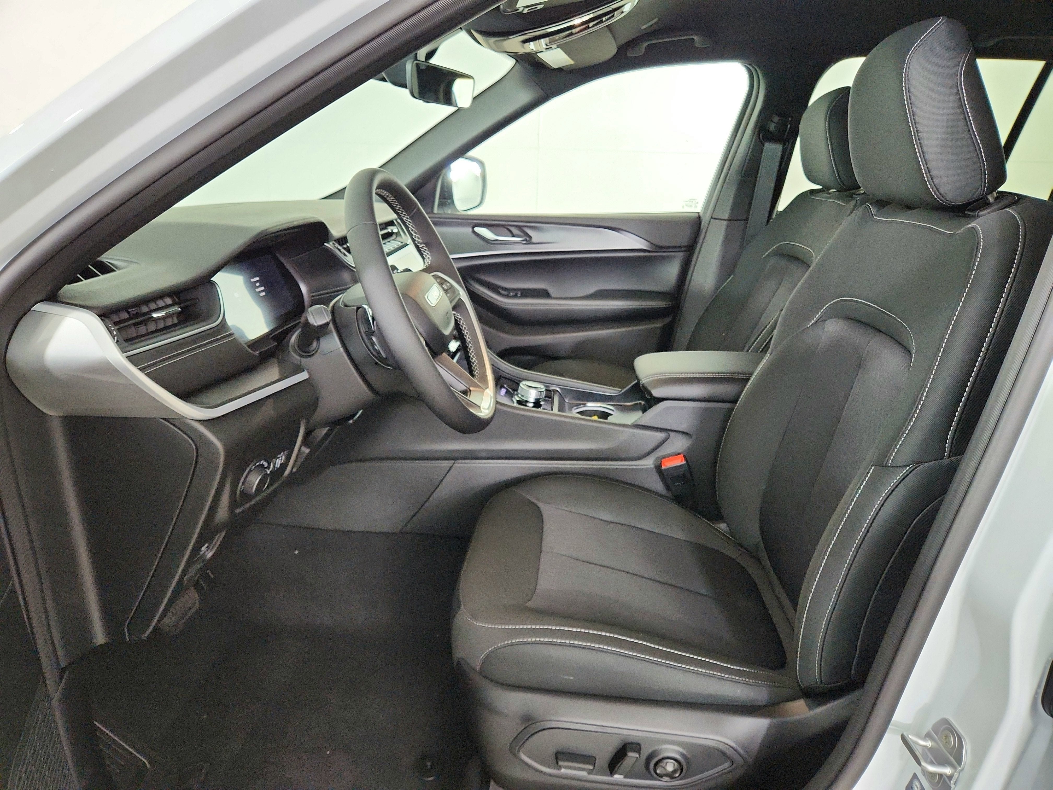 2026 Jeep Grand Cherokee JEEP GRAND CHEROKEE LAREDO 4X4