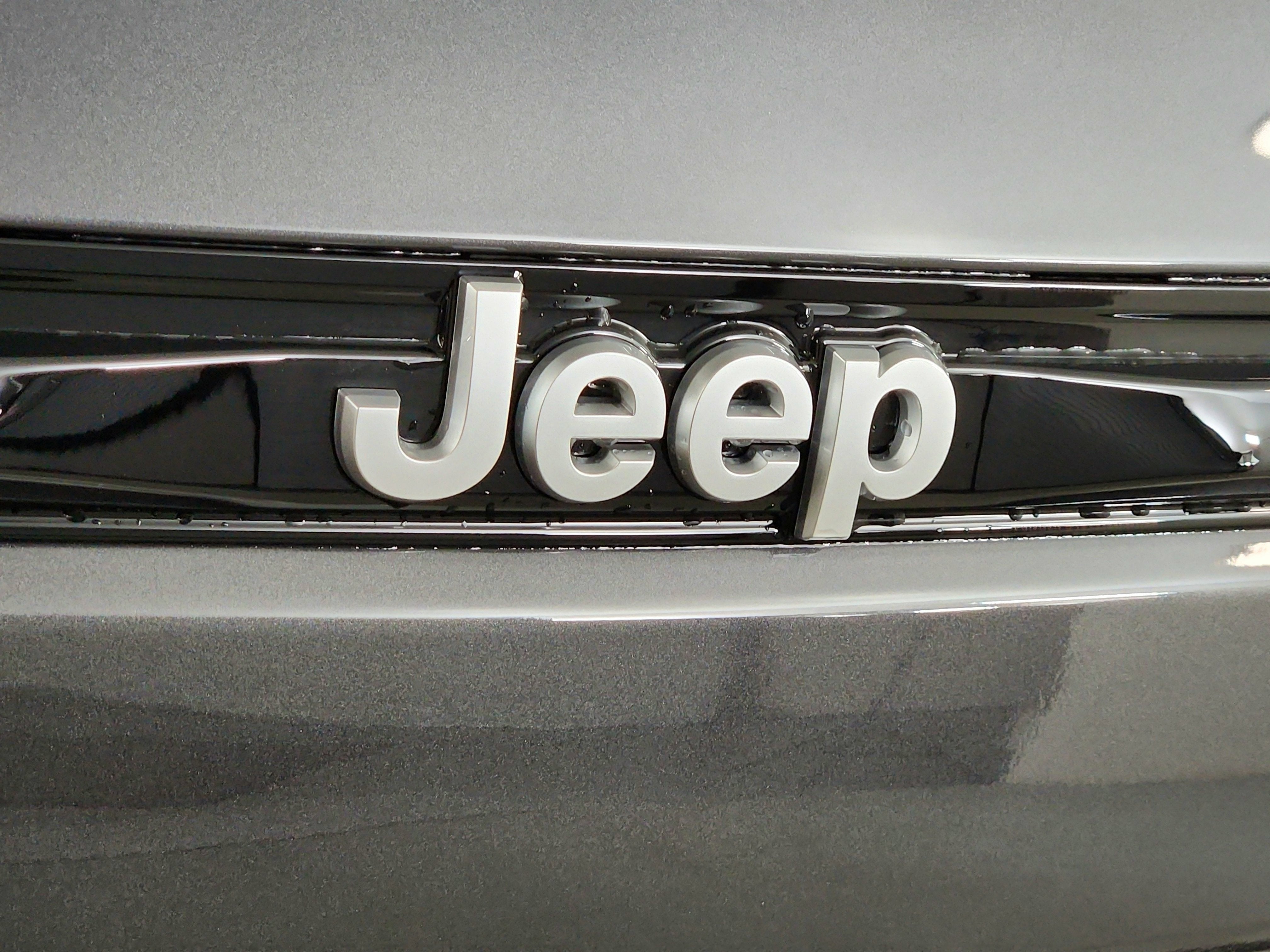 2026 Jeep Grand Cherokee JEEP GRAND CHEROKEE LAREDO 4X4