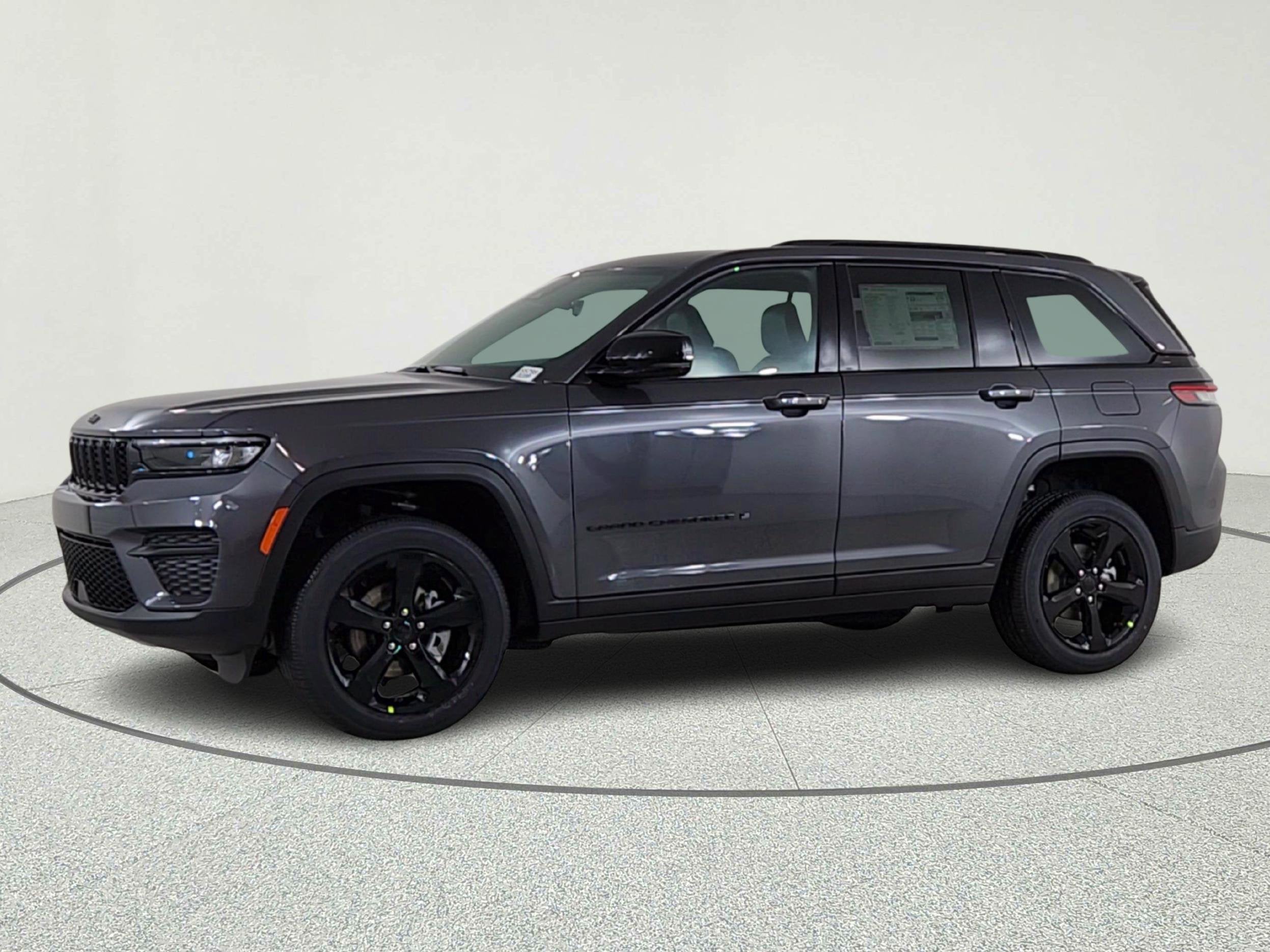 2025 Jeep Grand Cherokee JEEP GRAND CHEROKEE LAREDO 4X4