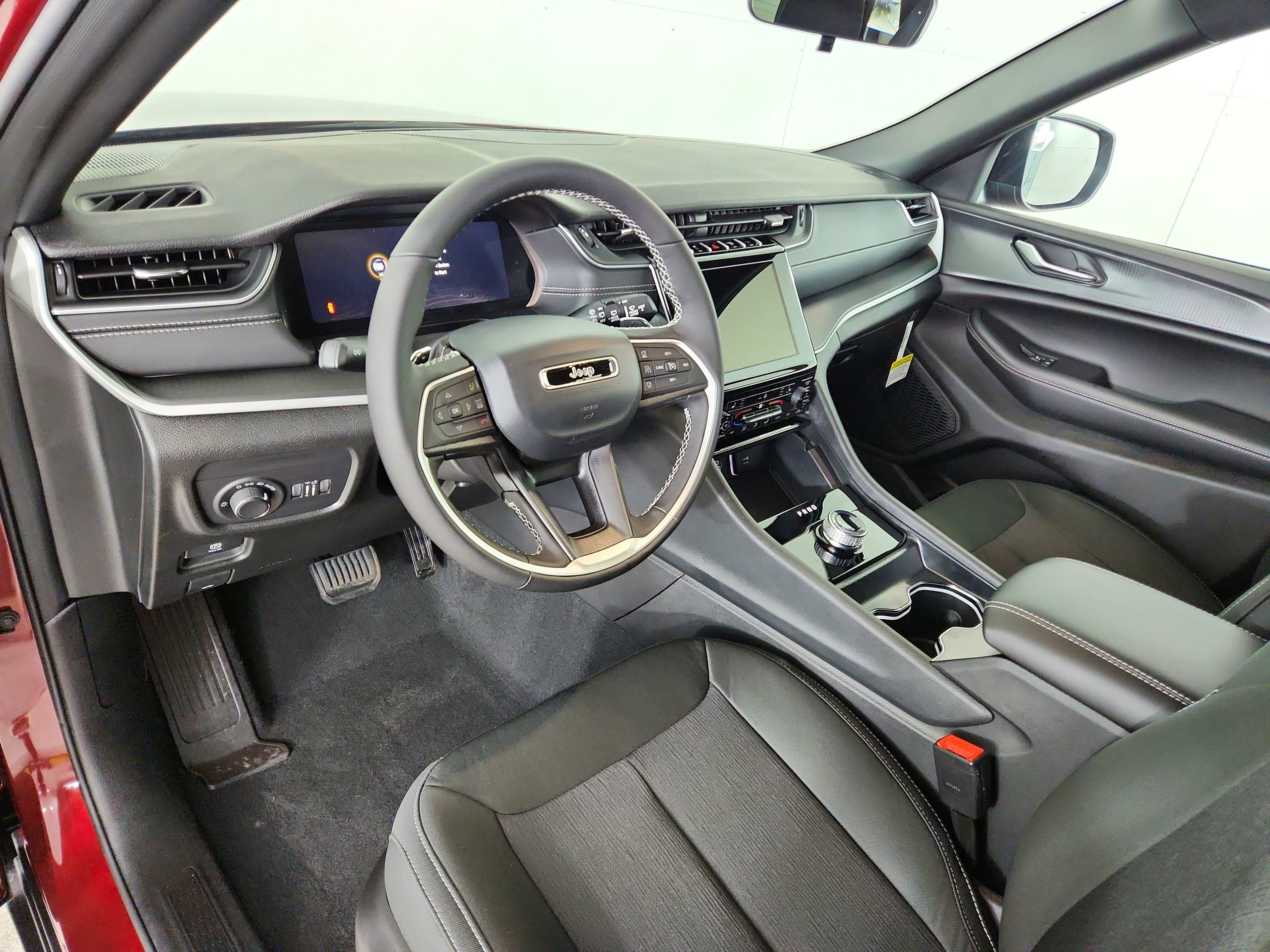 2025 Jeep Grand Cherokee JEEP GRAND CHEROKEE LAREDO 4X4