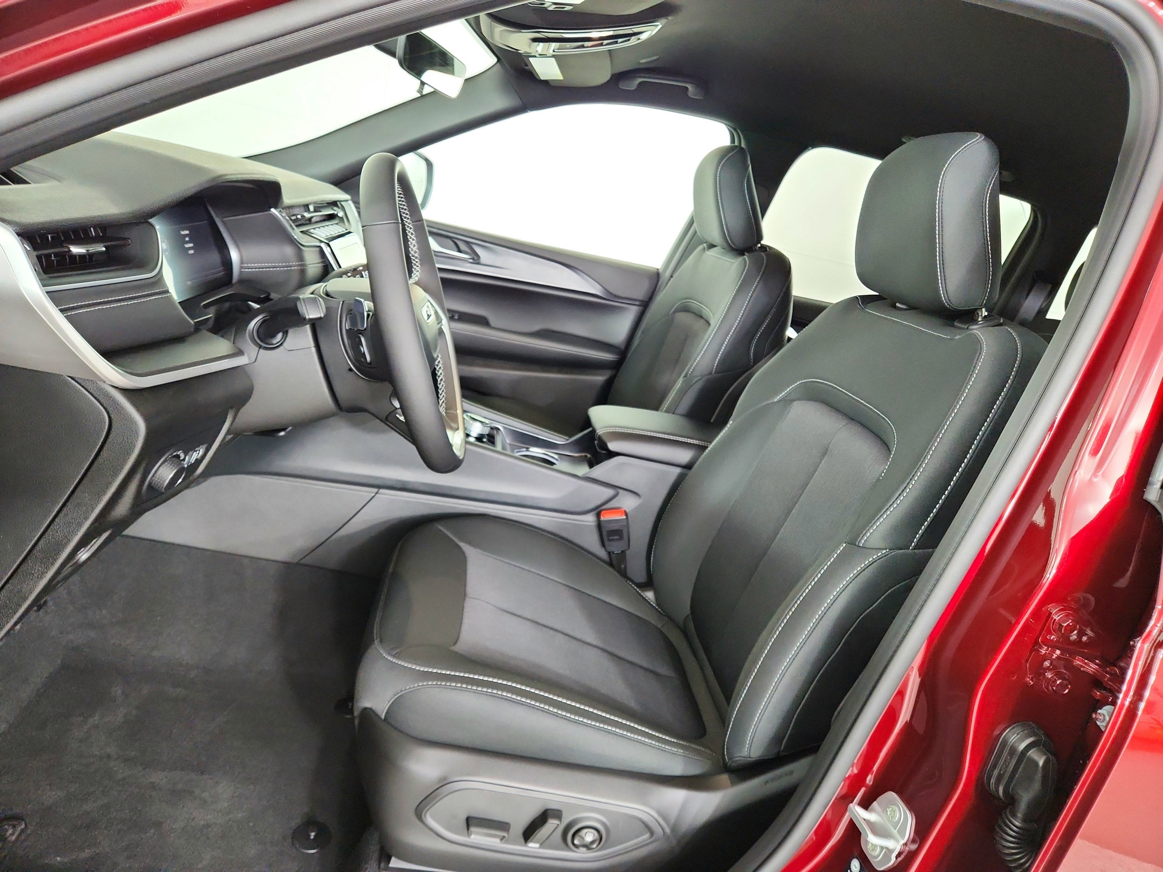 2025 Jeep Grand Cherokee JEEP GRAND CHEROKEE LAREDO 4X4