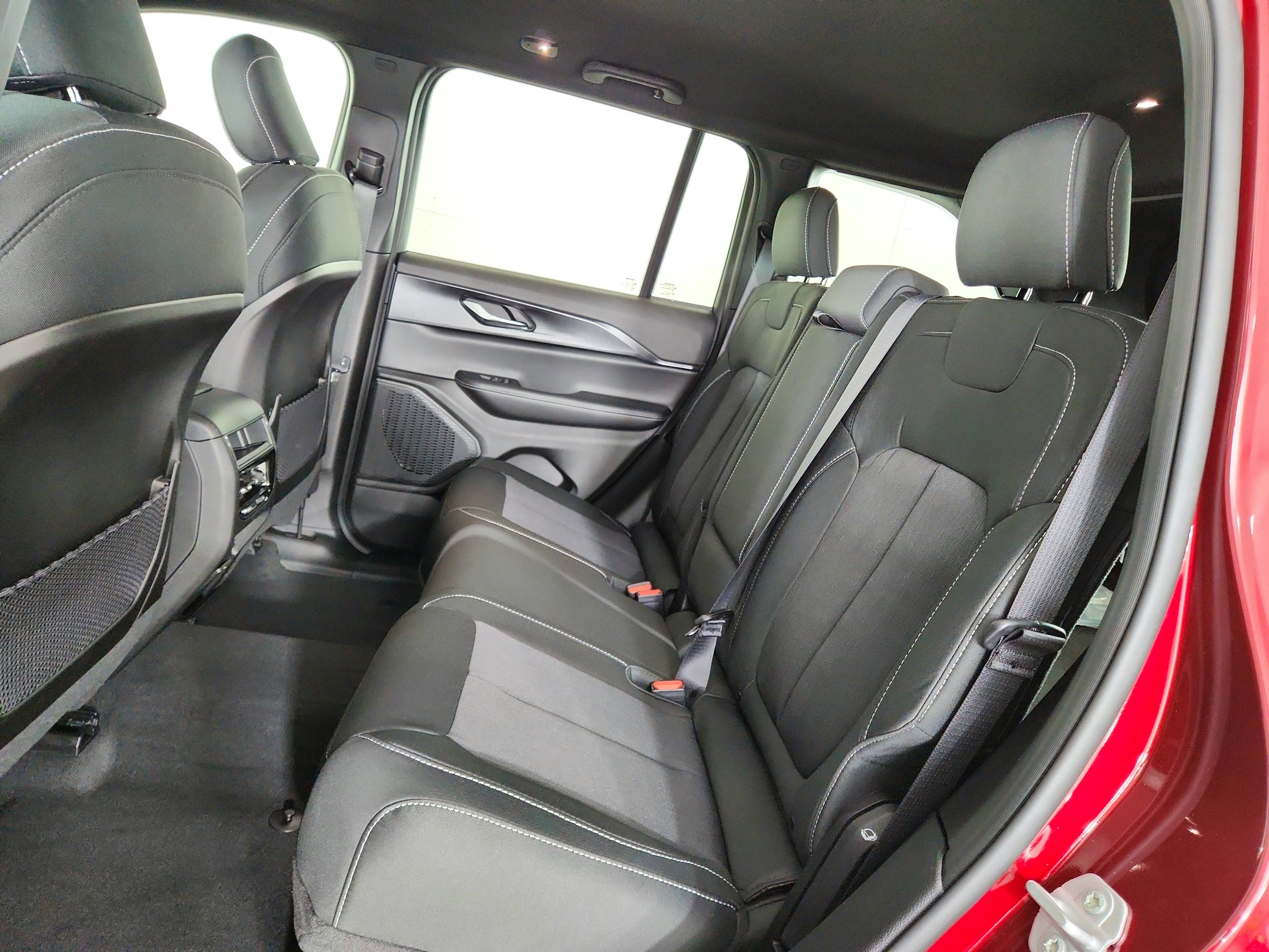 2025 Jeep Grand Cherokee JEEP GRAND CHEROKEE LAREDO 4X4