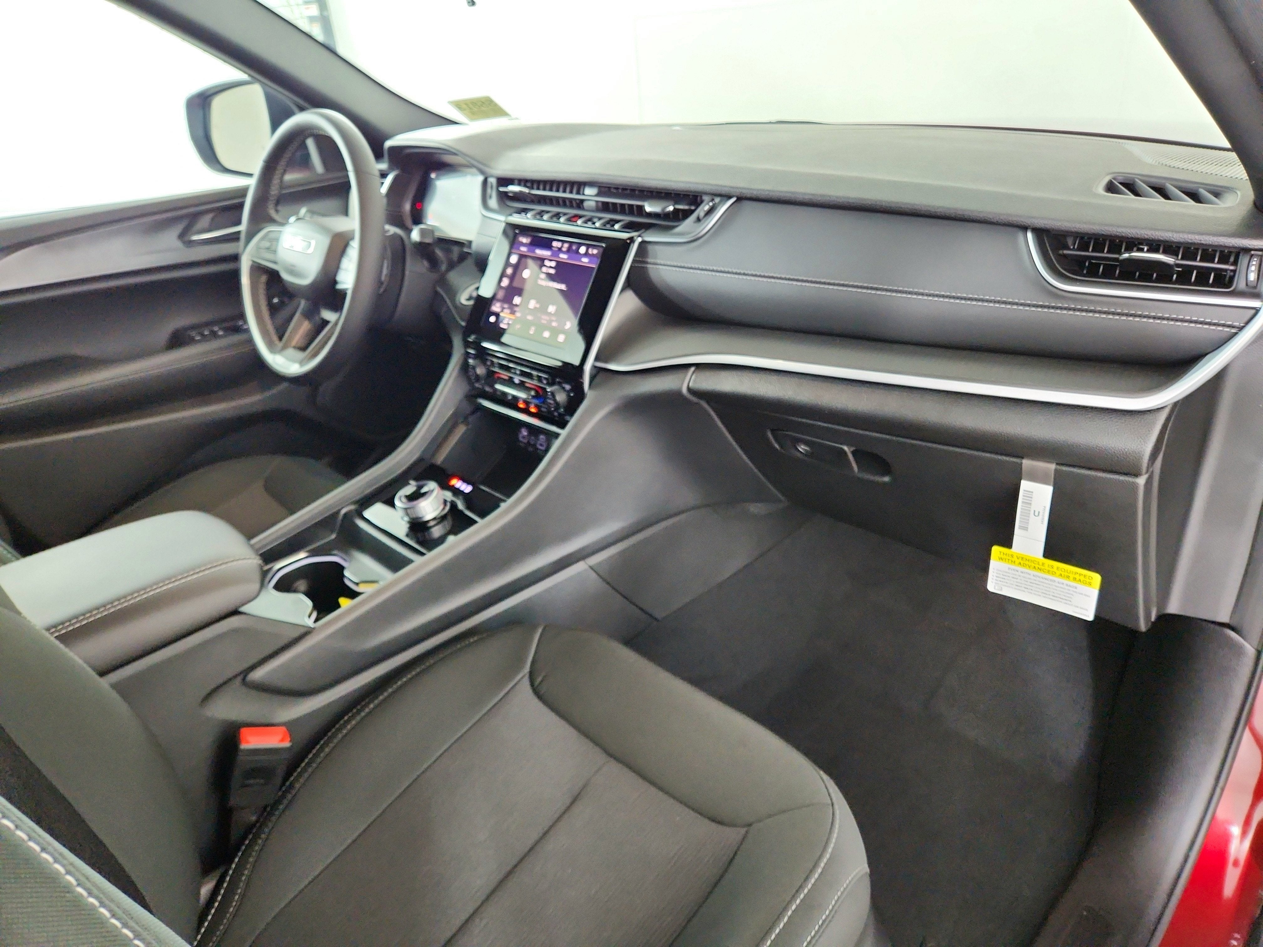 2025 Jeep Grand Cherokee JEEP GRAND CHEROKEE LAREDO 4X4