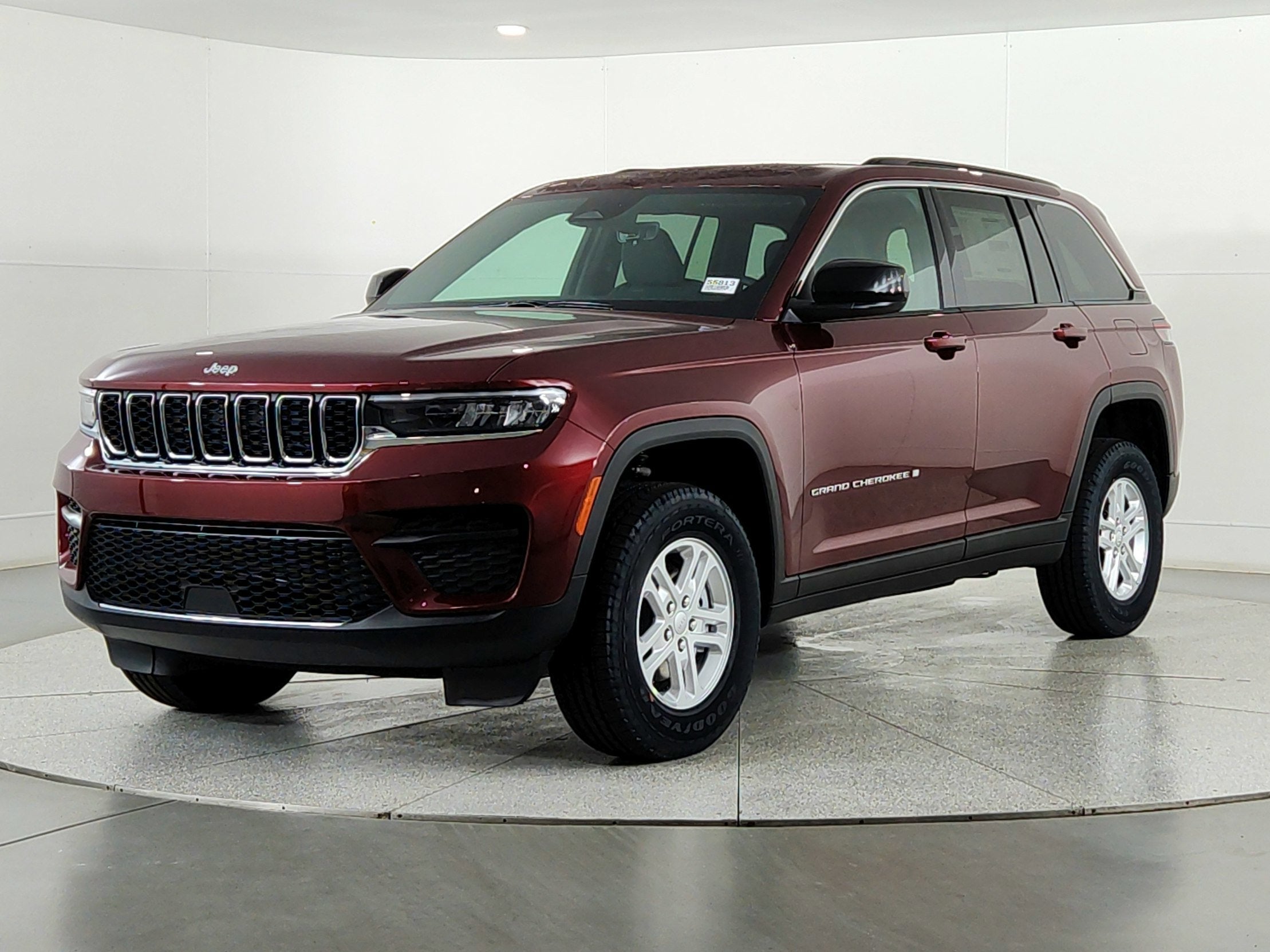 2025 Jeep Grand Cherokee JEEP GRAND CHEROKEE LAREDO 4X4