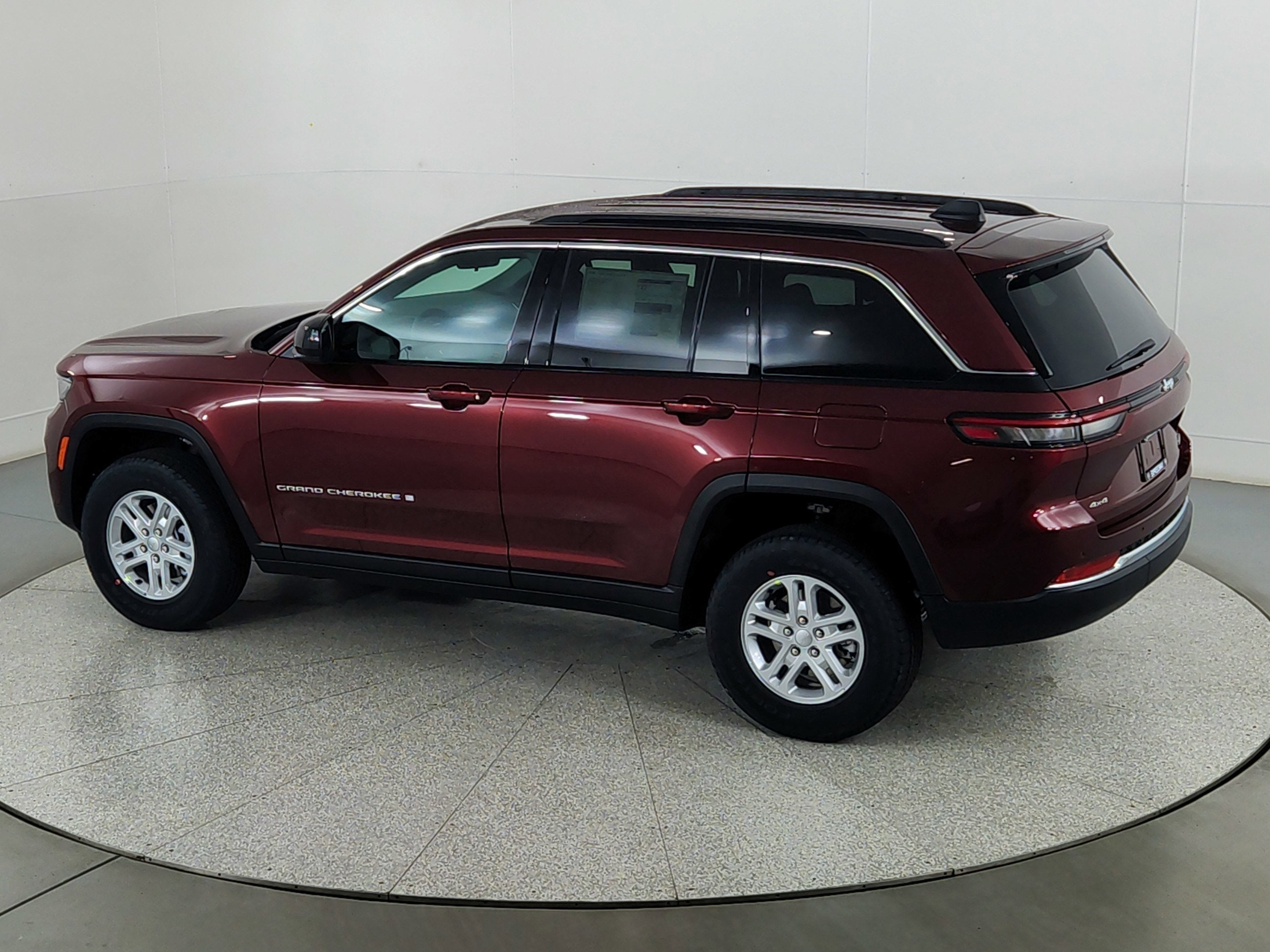 2025 Jeep Grand Cherokee JEEP GRAND CHEROKEE LAREDO 4X4