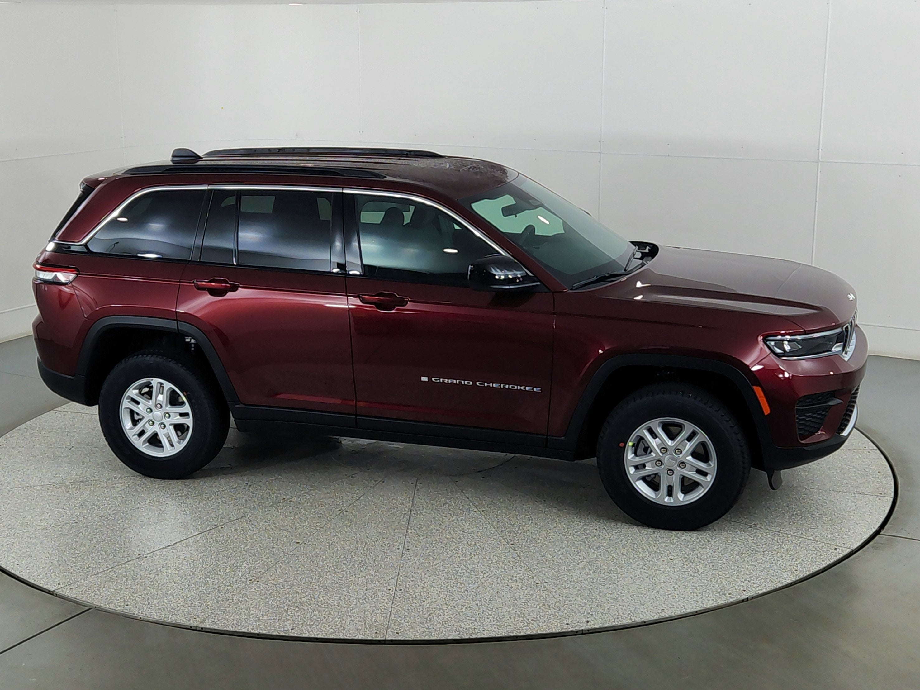 2025 Jeep Grand Cherokee JEEP GRAND CHEROKEE LAREDO 4X4