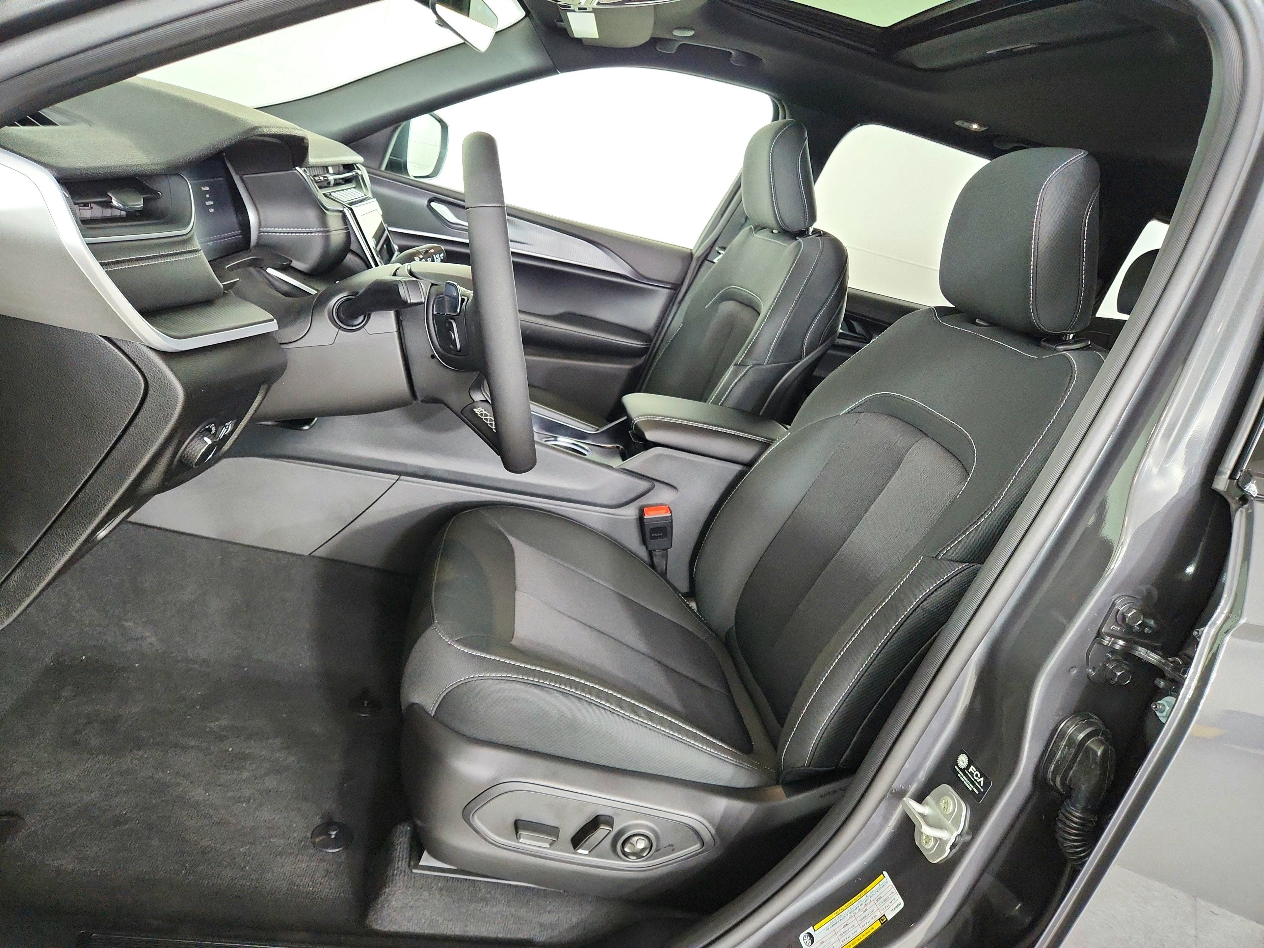 2026 Jeep Grand Cherokee JEEP GRAND CHEROKEE LAREDO 4X4