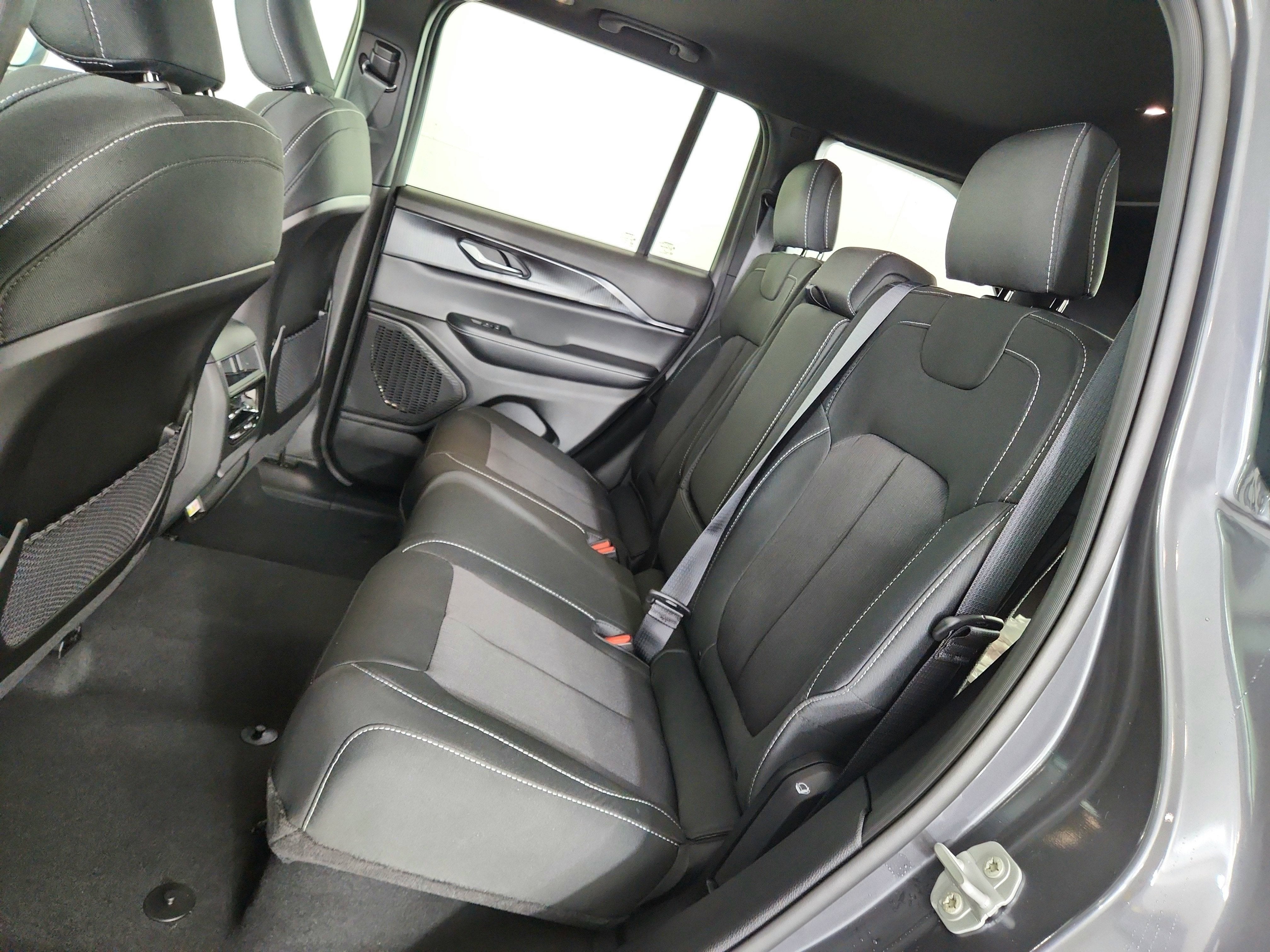 2026 Jeep Grand Cherokee JEEP GRAND CHEROKEE LAREDO 4X4