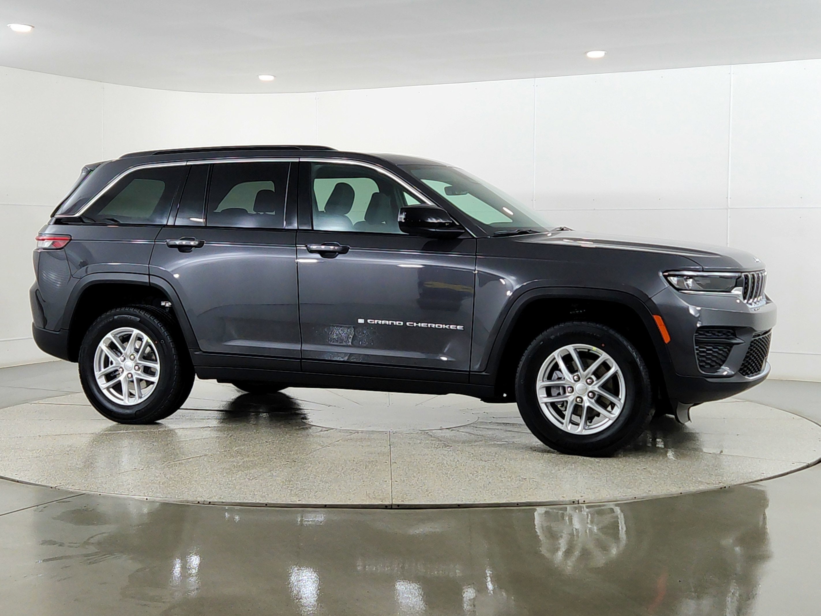 2026 Jeep Grand Cherokee JEEP GRAND CHEROKEE LAREDO 4X4