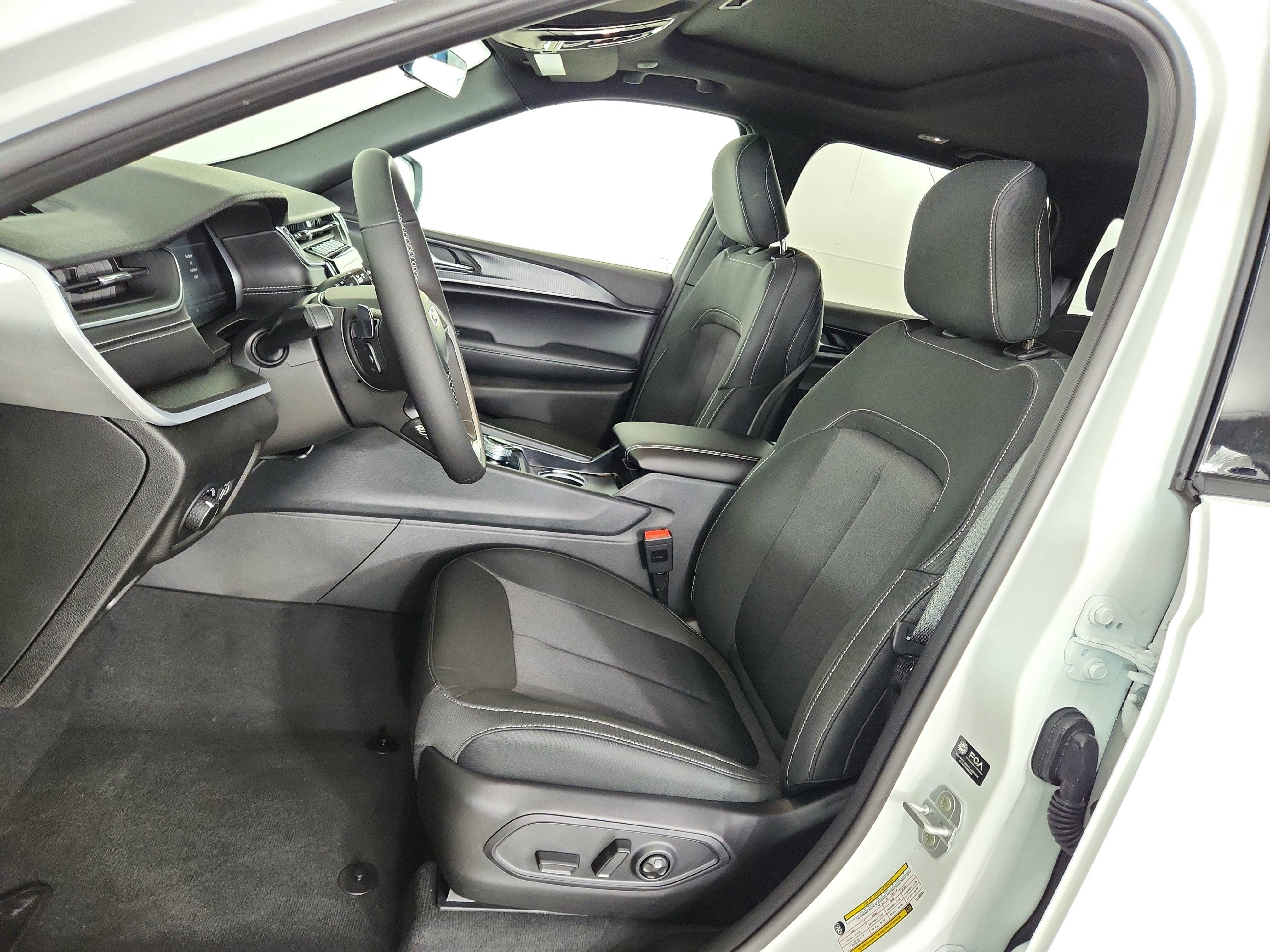 2026 Jeep Grand Cherokee JEEP GRAND CHEROKEE LAREDO 4X4