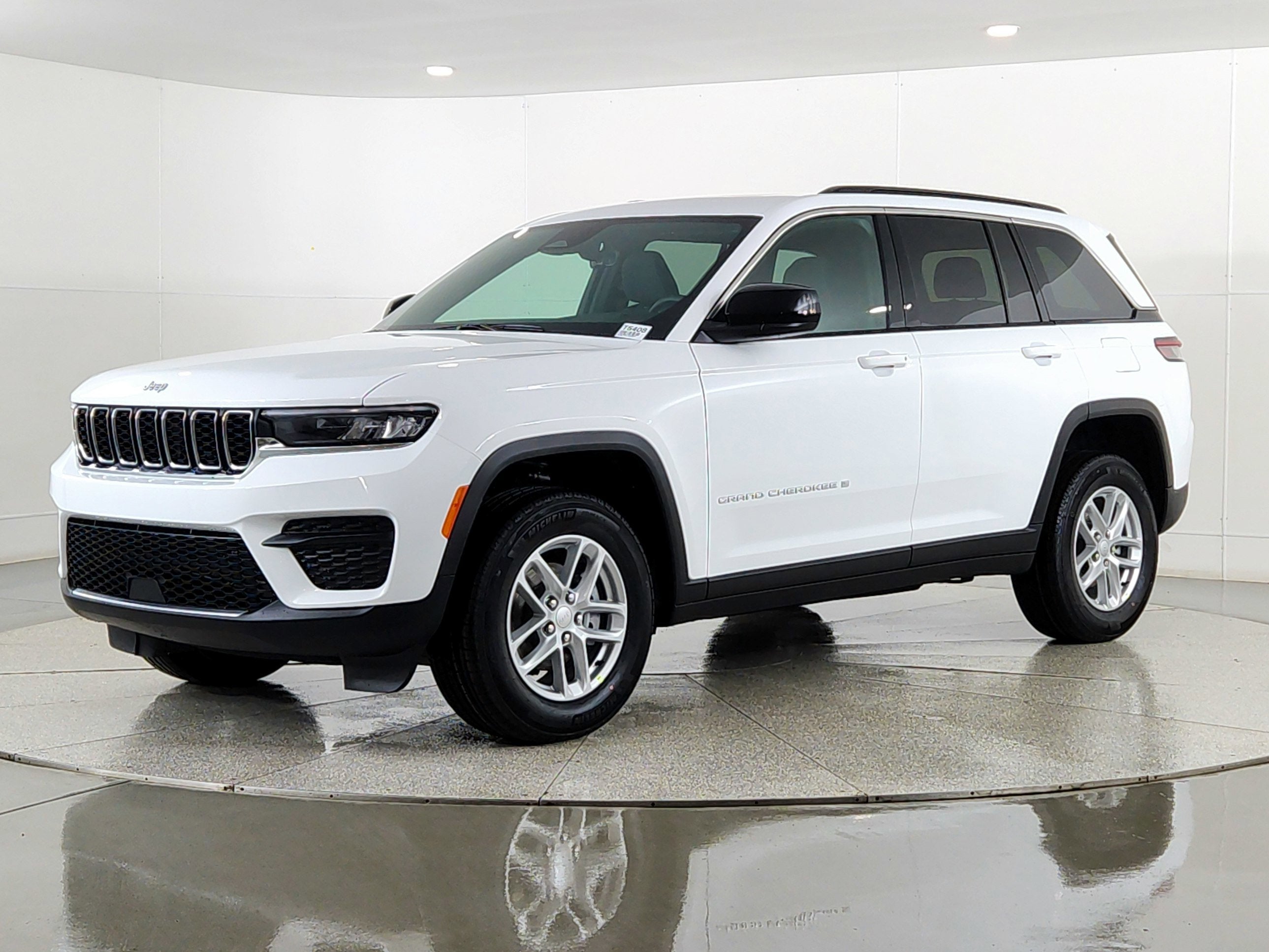 2026 Jeep Grand Cherokee JEEP GRAND CHEROKEE LAREDO 4X4