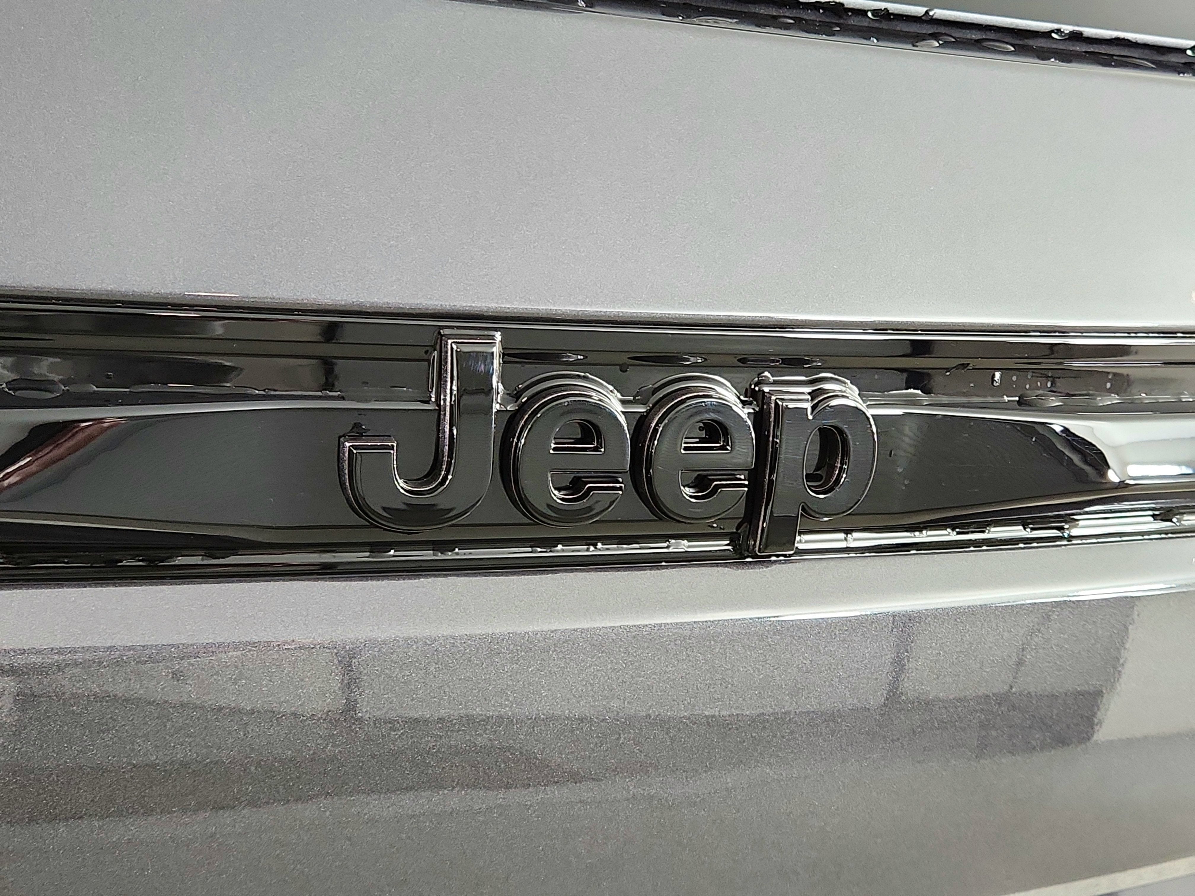 2025 Jeep Grand Cherokee JEEP GRAND CHEROKEE LAREDO 4X4