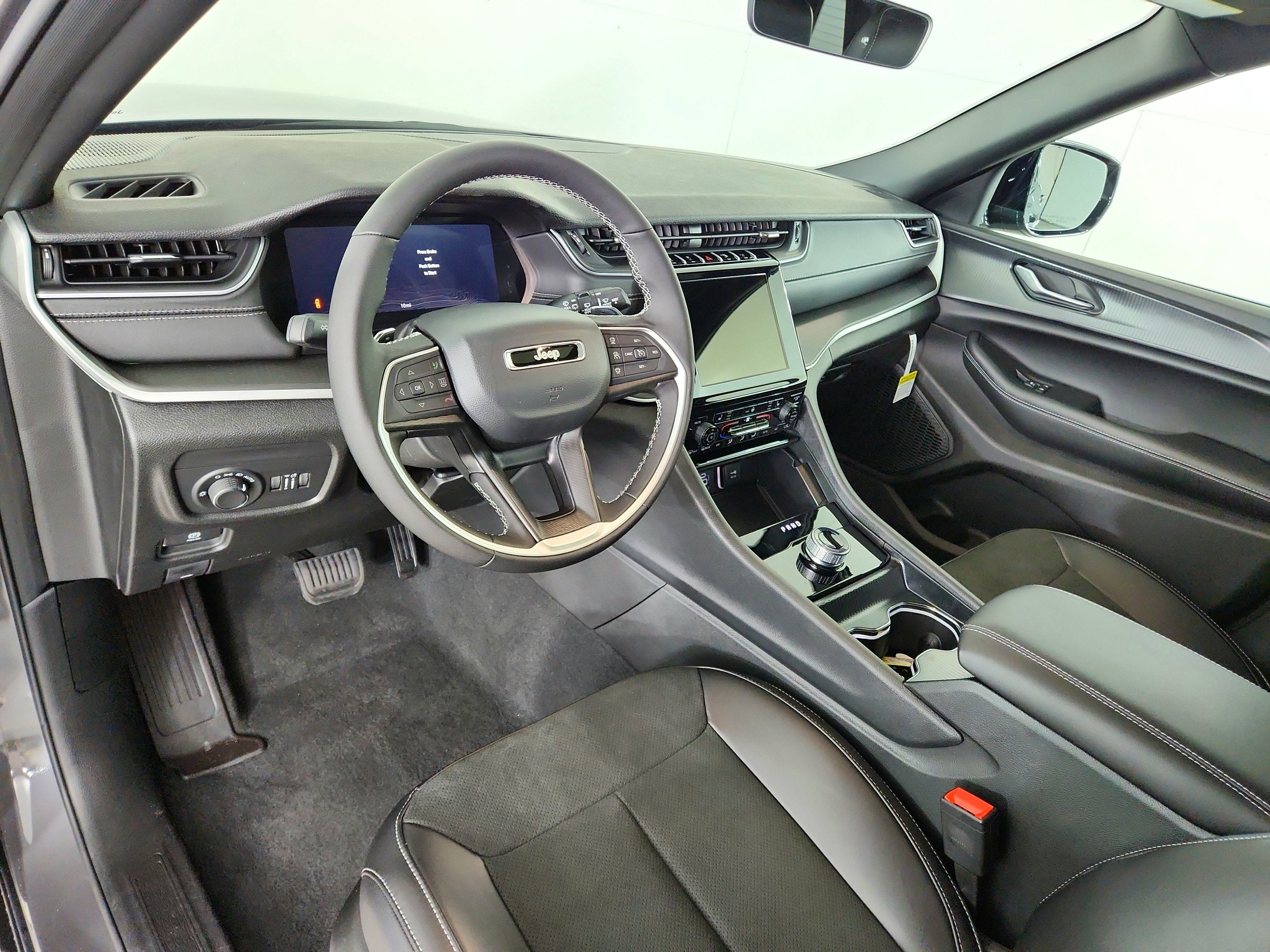 2025 Jeep Grand Cherokee JEEP GRAND CHEROKEE LAREDO 4X4