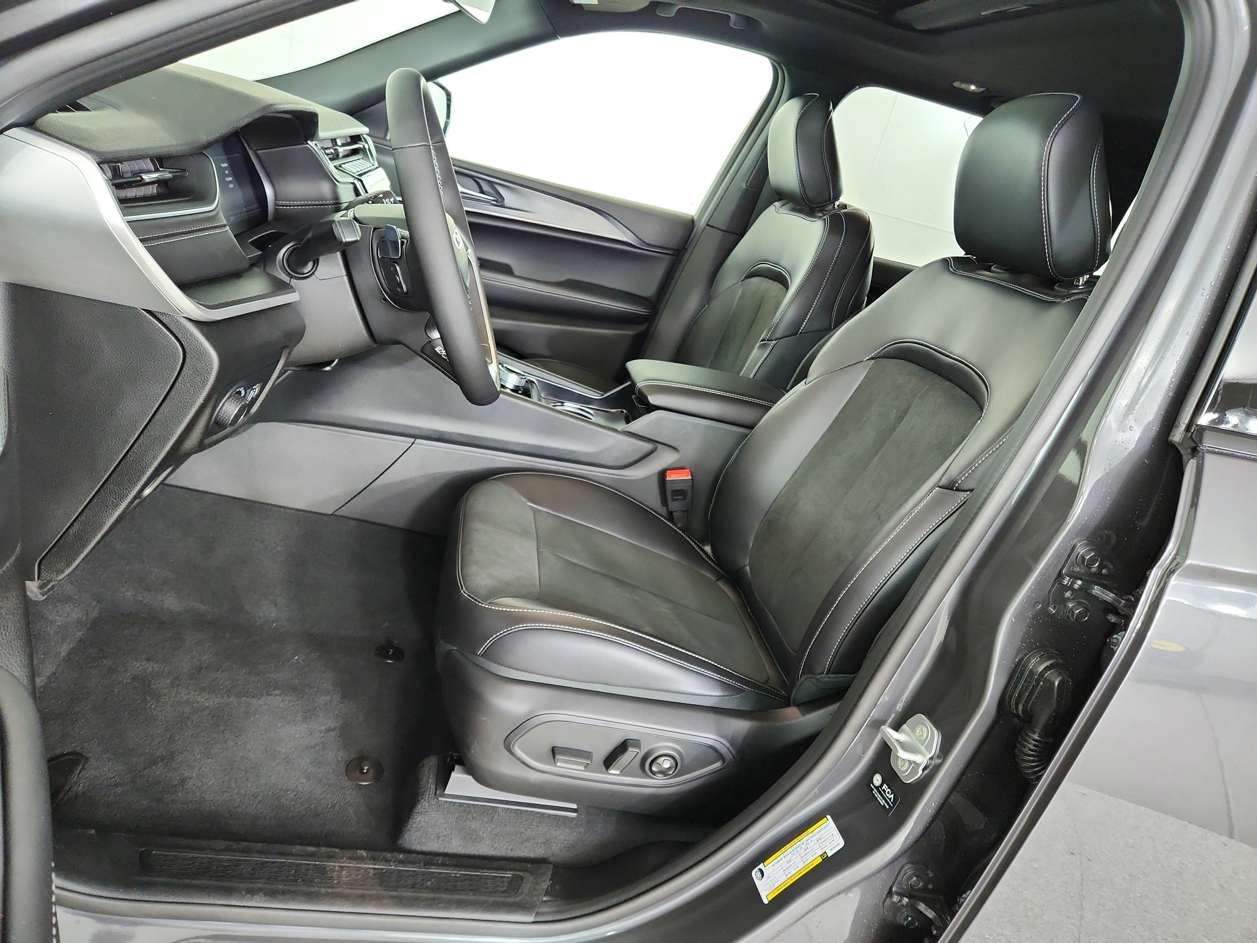 2025 Jeep Grand Cherokee JEEP GRAND CHEROKEE LAREDO 4X4