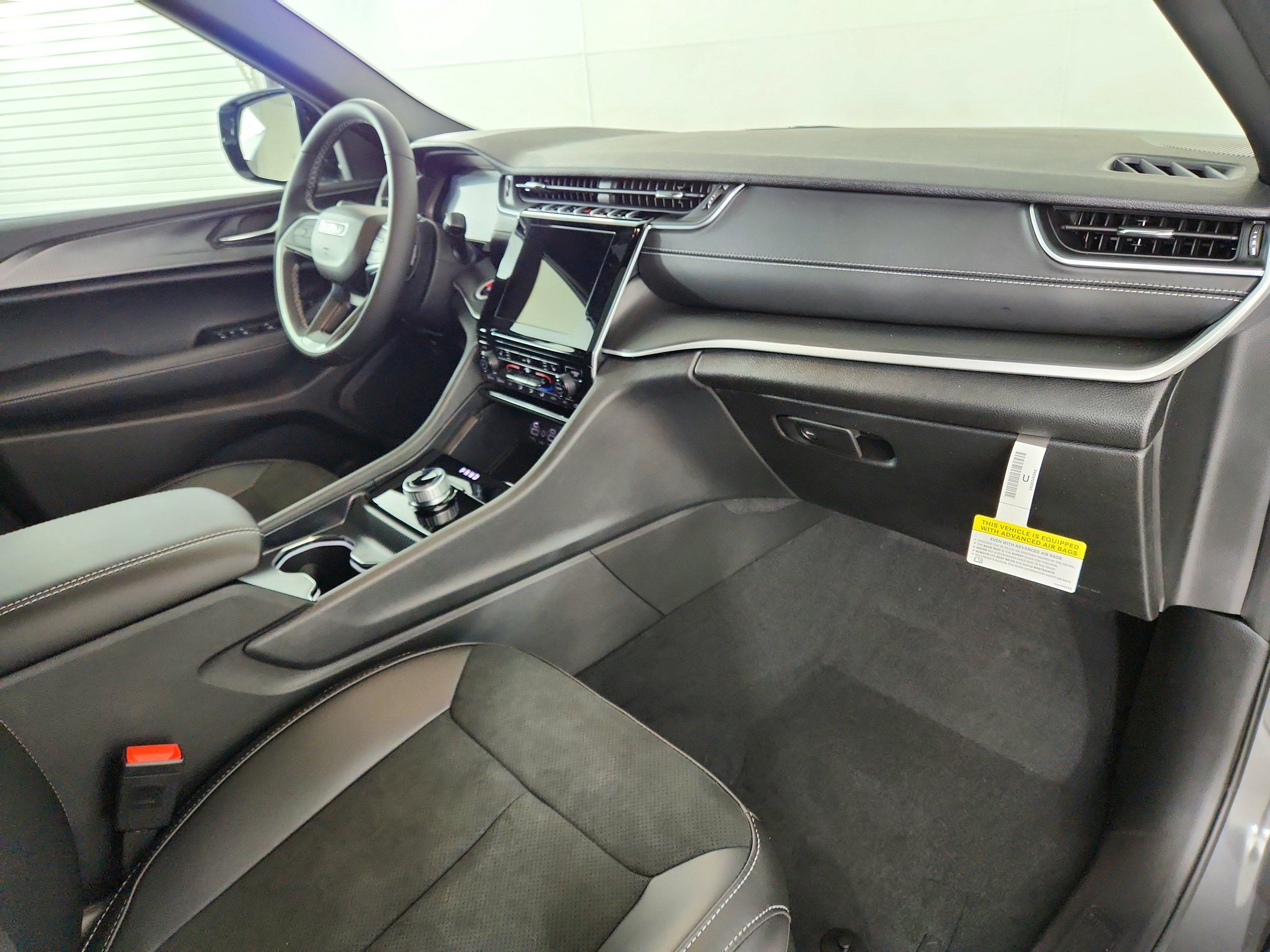 2025 Jeep Grand Cherokee JEEP GRAND CHEROKEE LAREDO 4X4