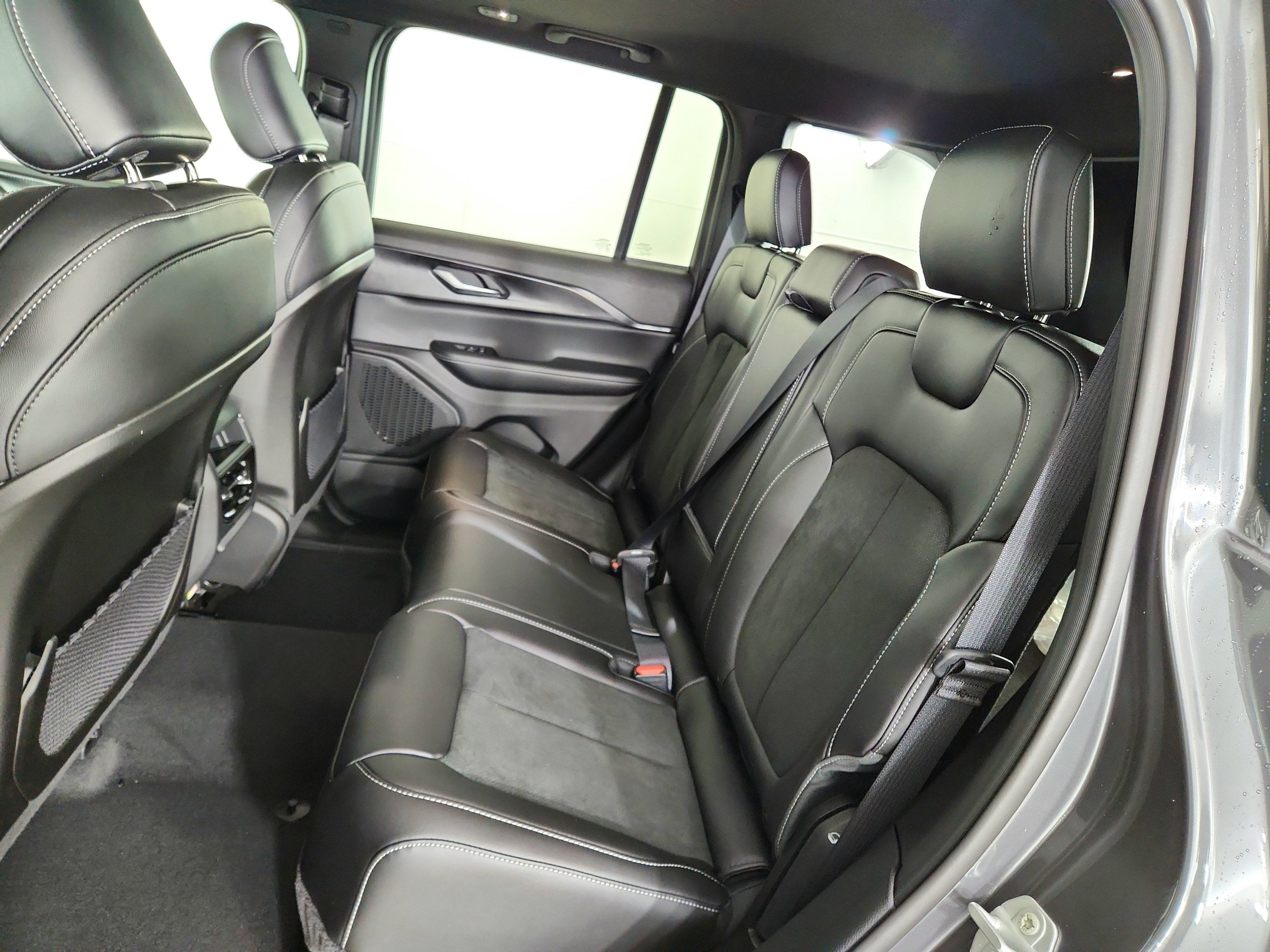 2025 Jeep Grand Cherokee JEEP GRAND CHEROKEE LAREDO 4X4