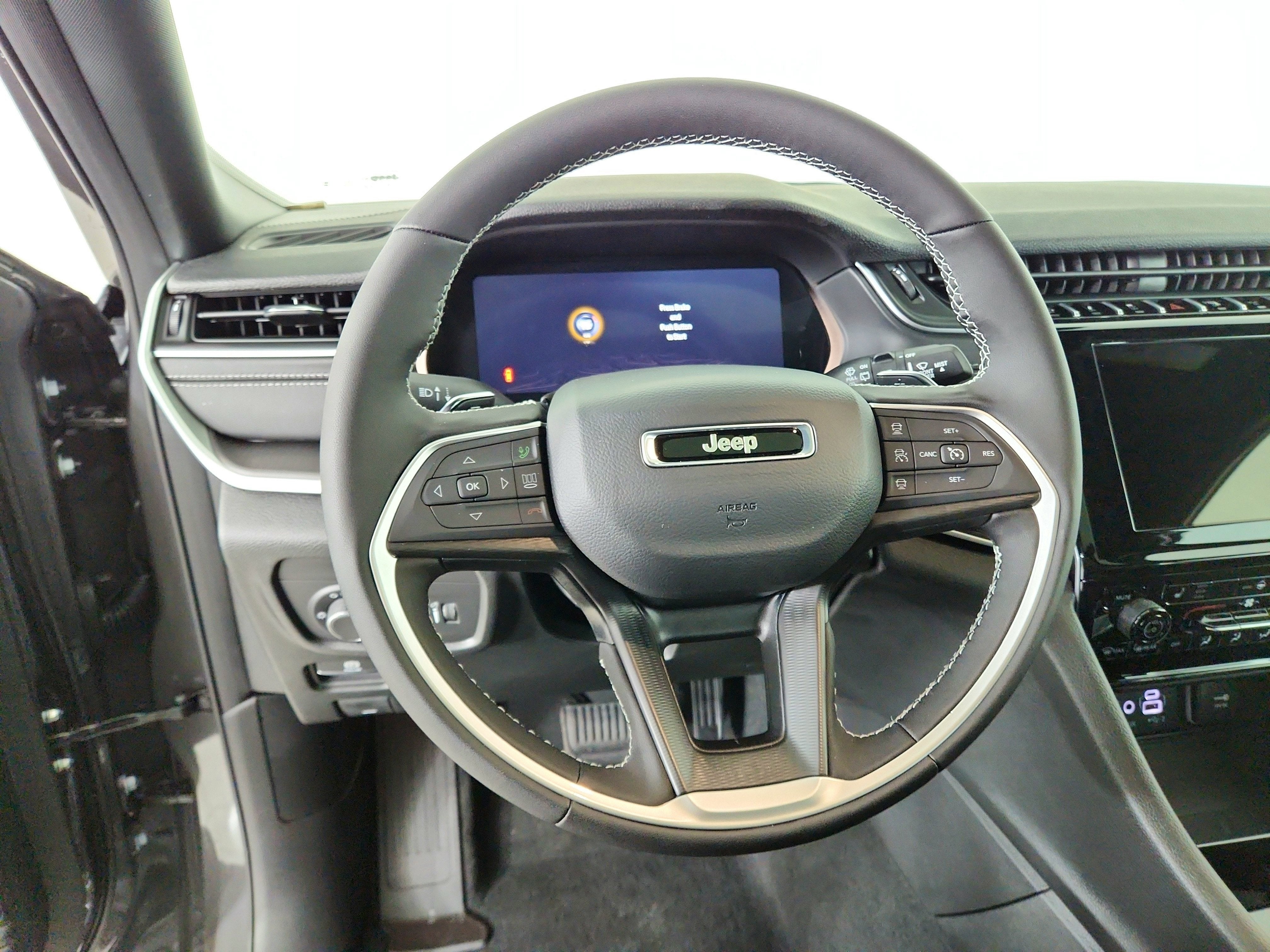 2025 Jeep Grand Cherokee JEEP GRAND CHEROKEE LAREDO 4X4