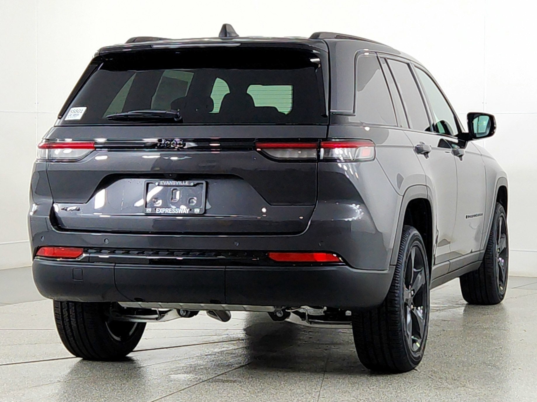 2025 Jeep Grand Cherokee JEEP GRAND CHEROKEE LAREDO 4X4