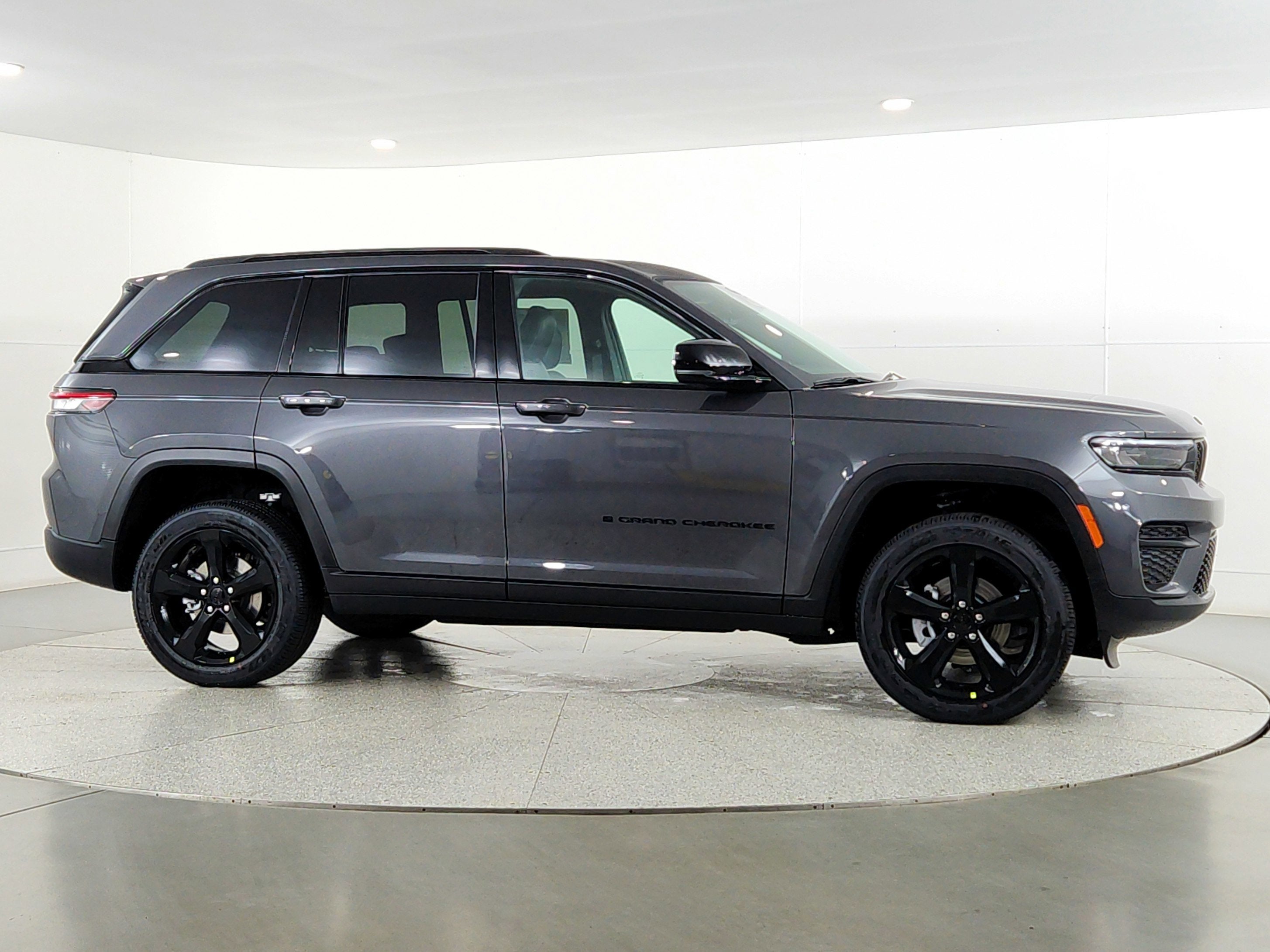 2025 Jeep Grand Cherokee JEEP GRAND CHEROKEE LAREDO 4X4