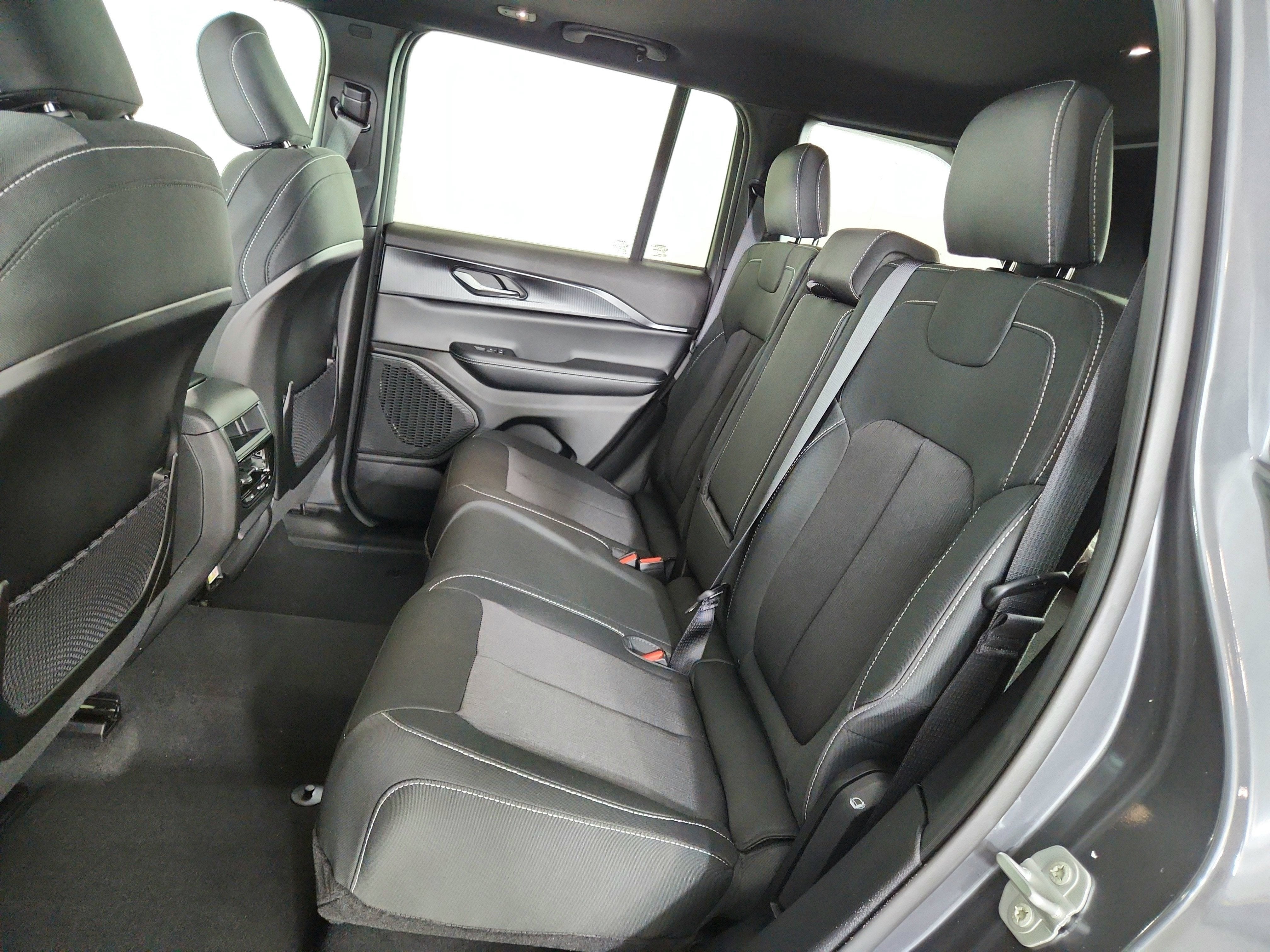 2026 Jeep Grand Cherokee JEEP GRAND CHEROKEE LAREDO 4X4