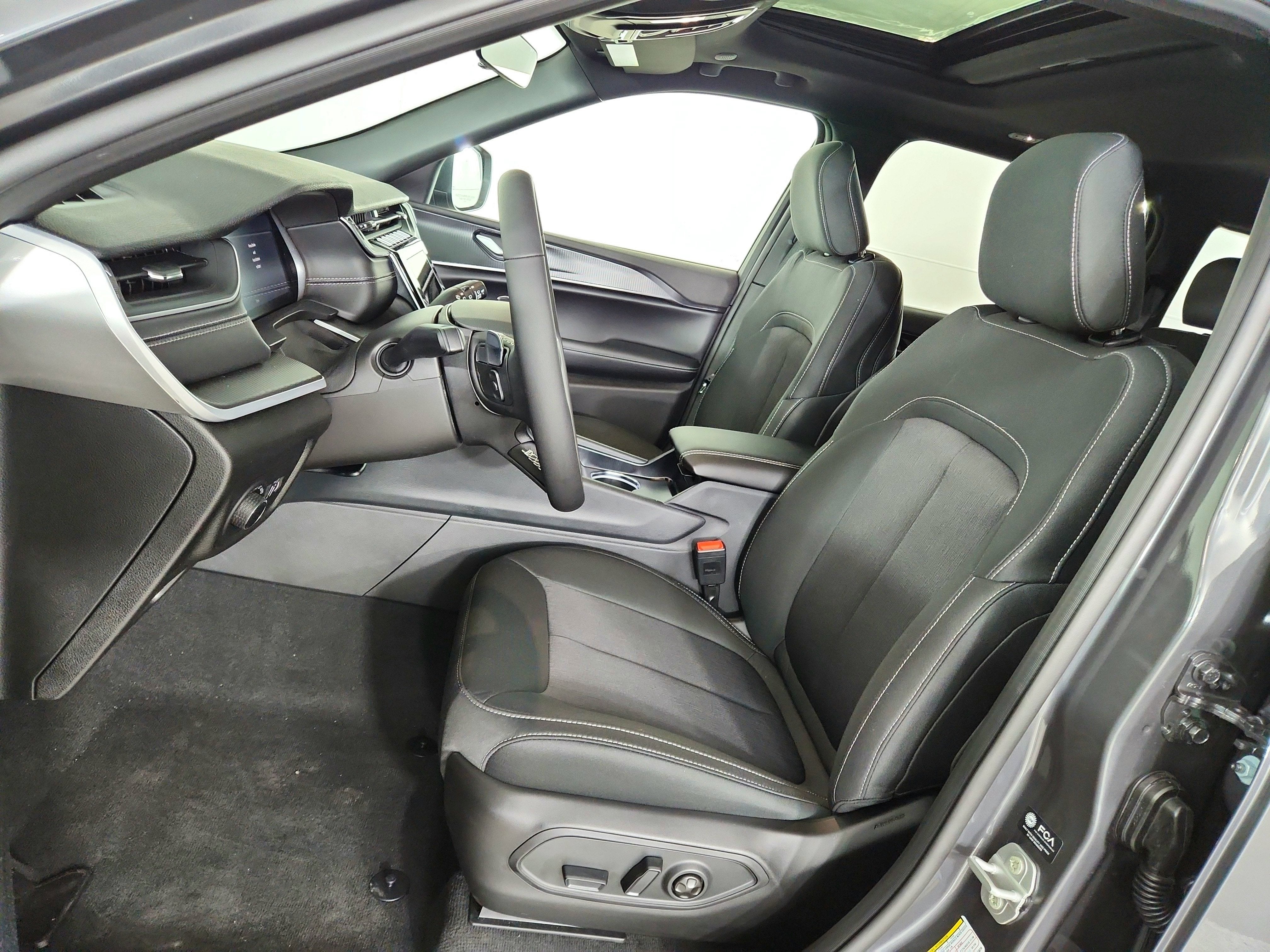 2026 Jeep Grand Cherokee JEEP GRAND CHEROKEE LAREDO 4X4