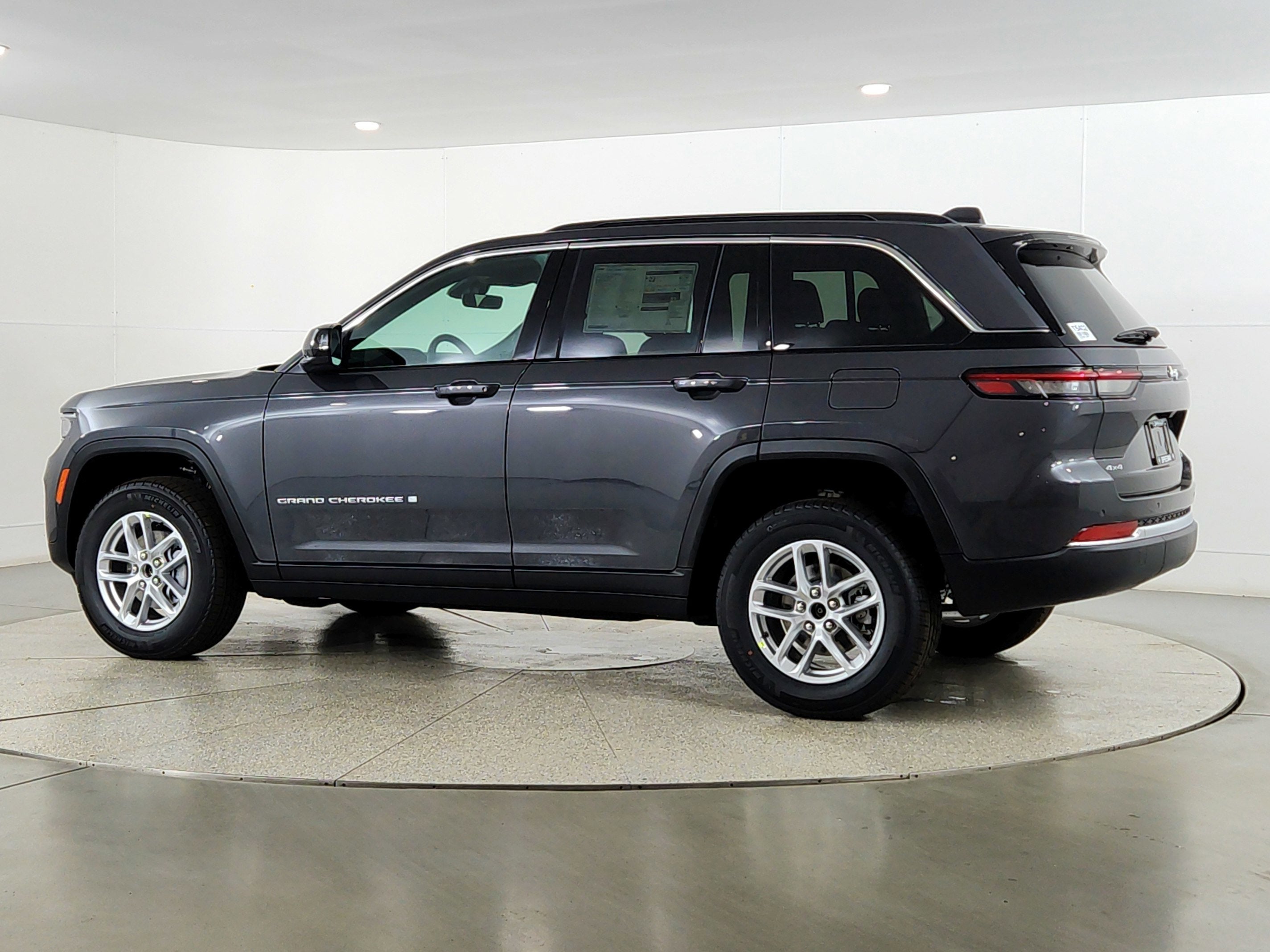 2026 Jeep Grand Cherokee JEEP GRAND CHEROKEE LAREDO 4X4