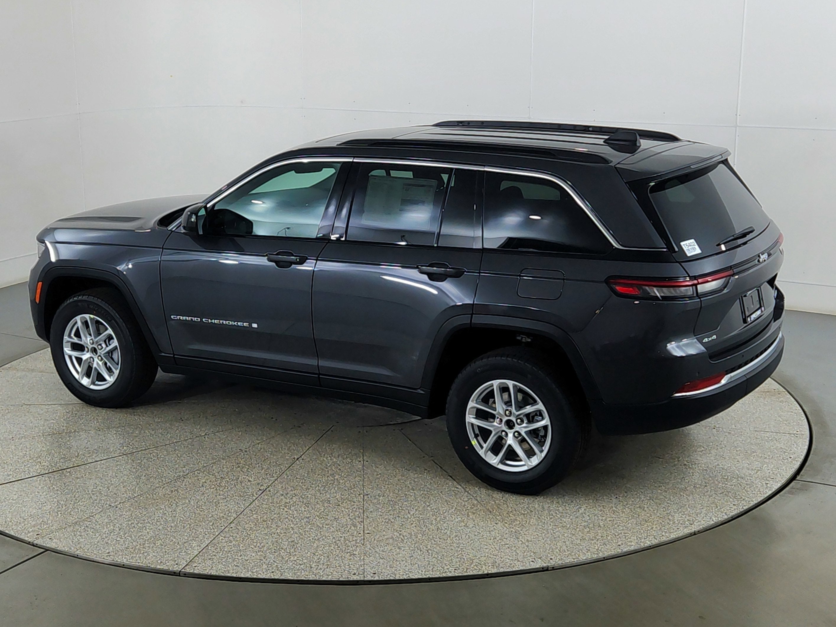 2026 Jeep Grand Cherokee JEEP GRAND CHEROKEE LAREDO 4X4