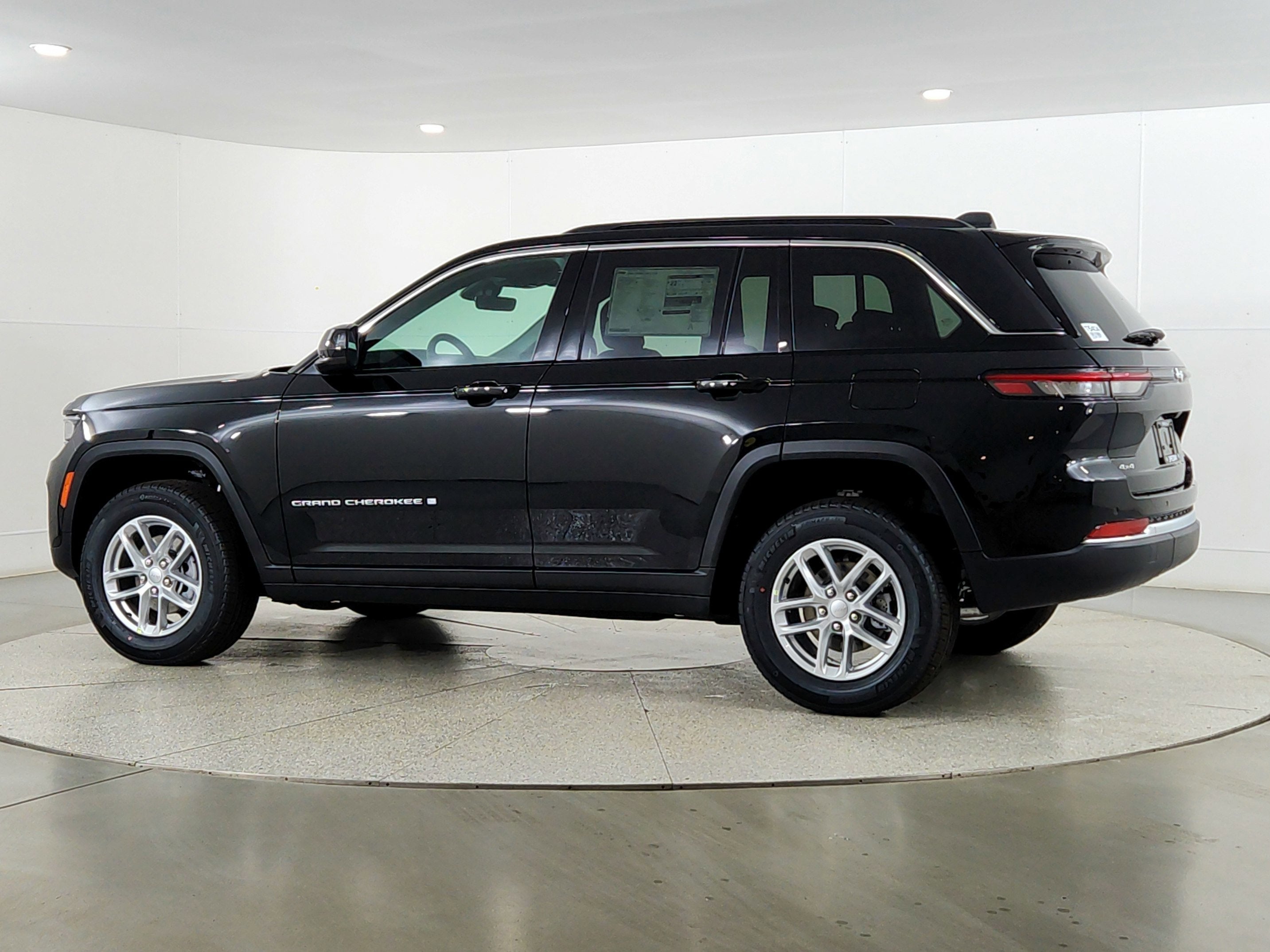 2026 Jeep Grand Cherokee JEEP GRAND CHEROKEE LAREDO 4X4
