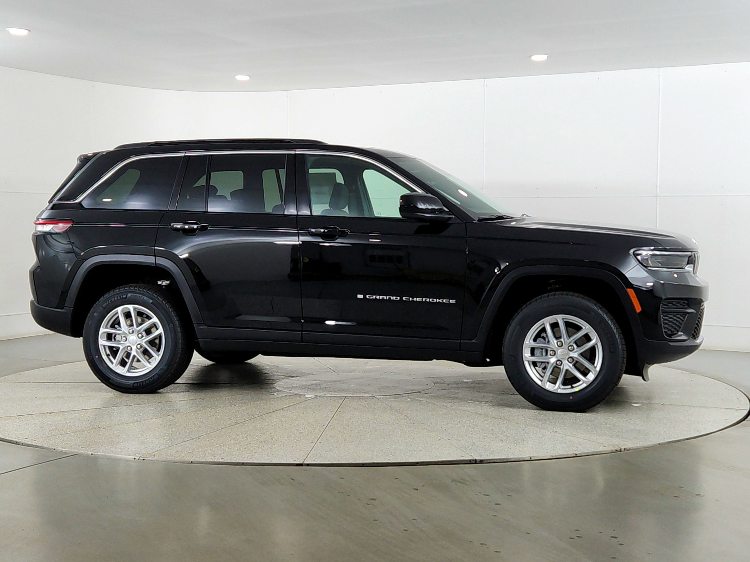 2026 Jeep Grand Cherokee JEEP GRAND CHEROKEE LAREDO 4X4