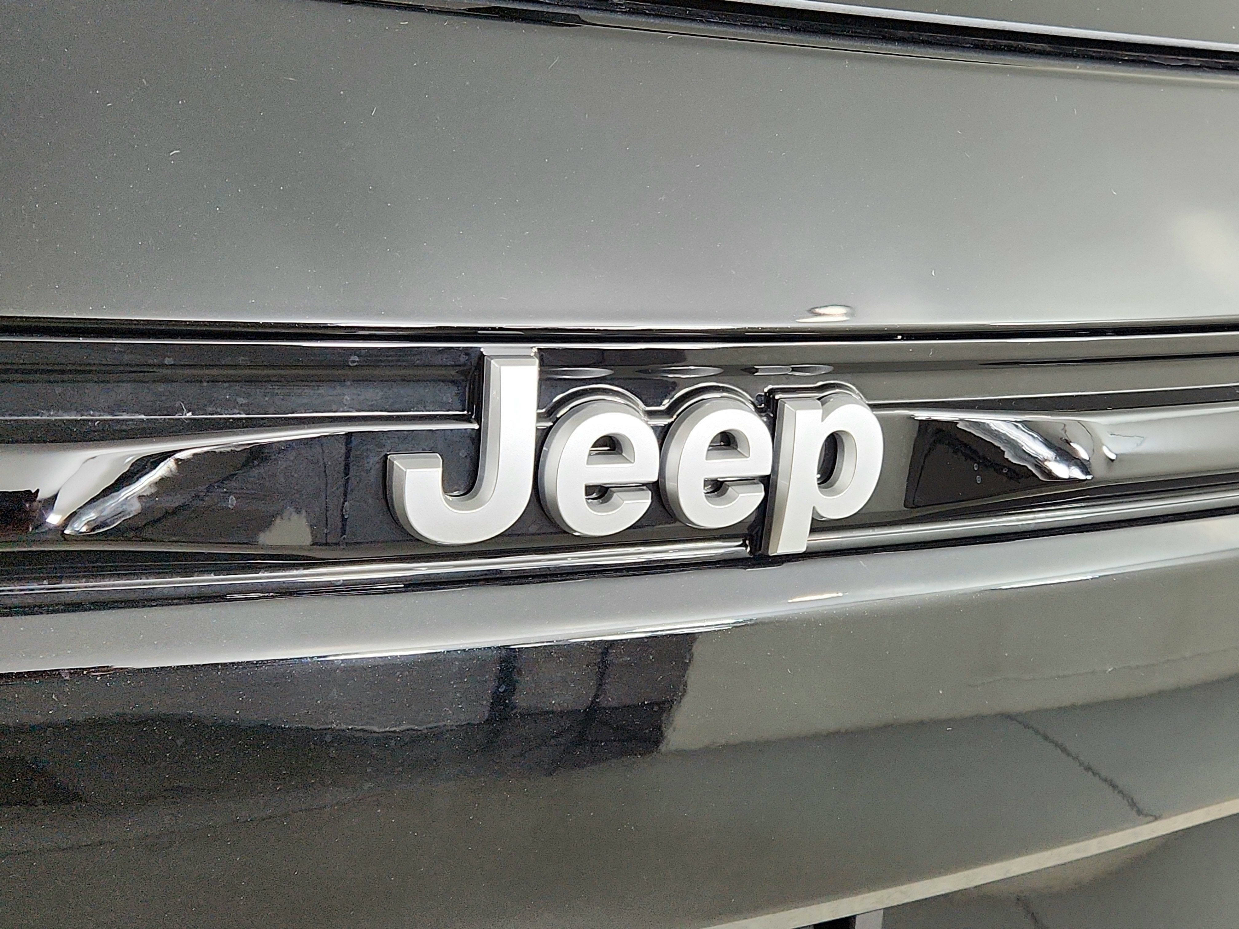 2025 Jeep Grand Cherokee JEEP GRAND CHEROKEE LAREDO 4X4