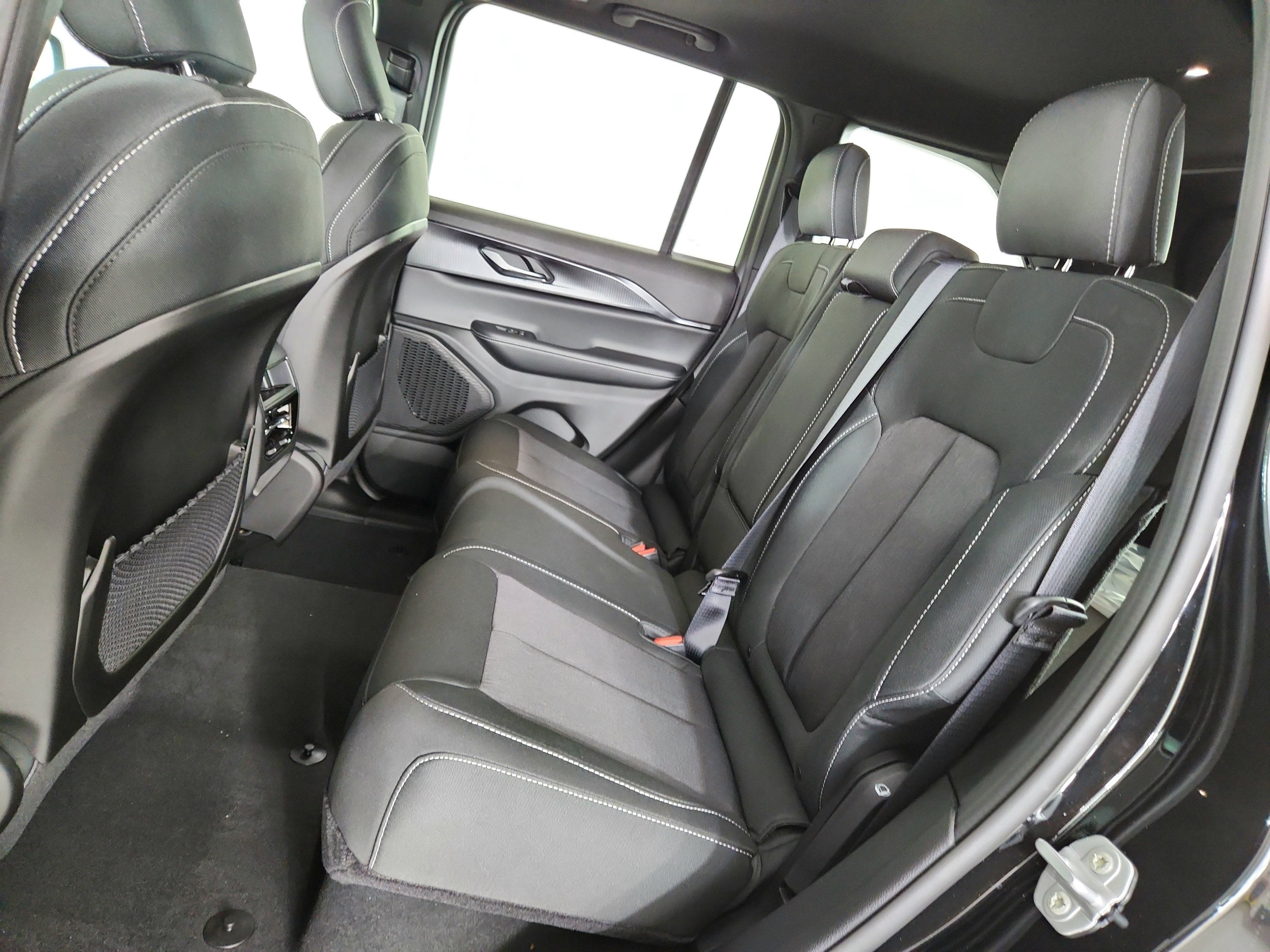 2025 Jeep Grand Cherokee JEEP GRAND CHEROKEE LAREDO 4X4