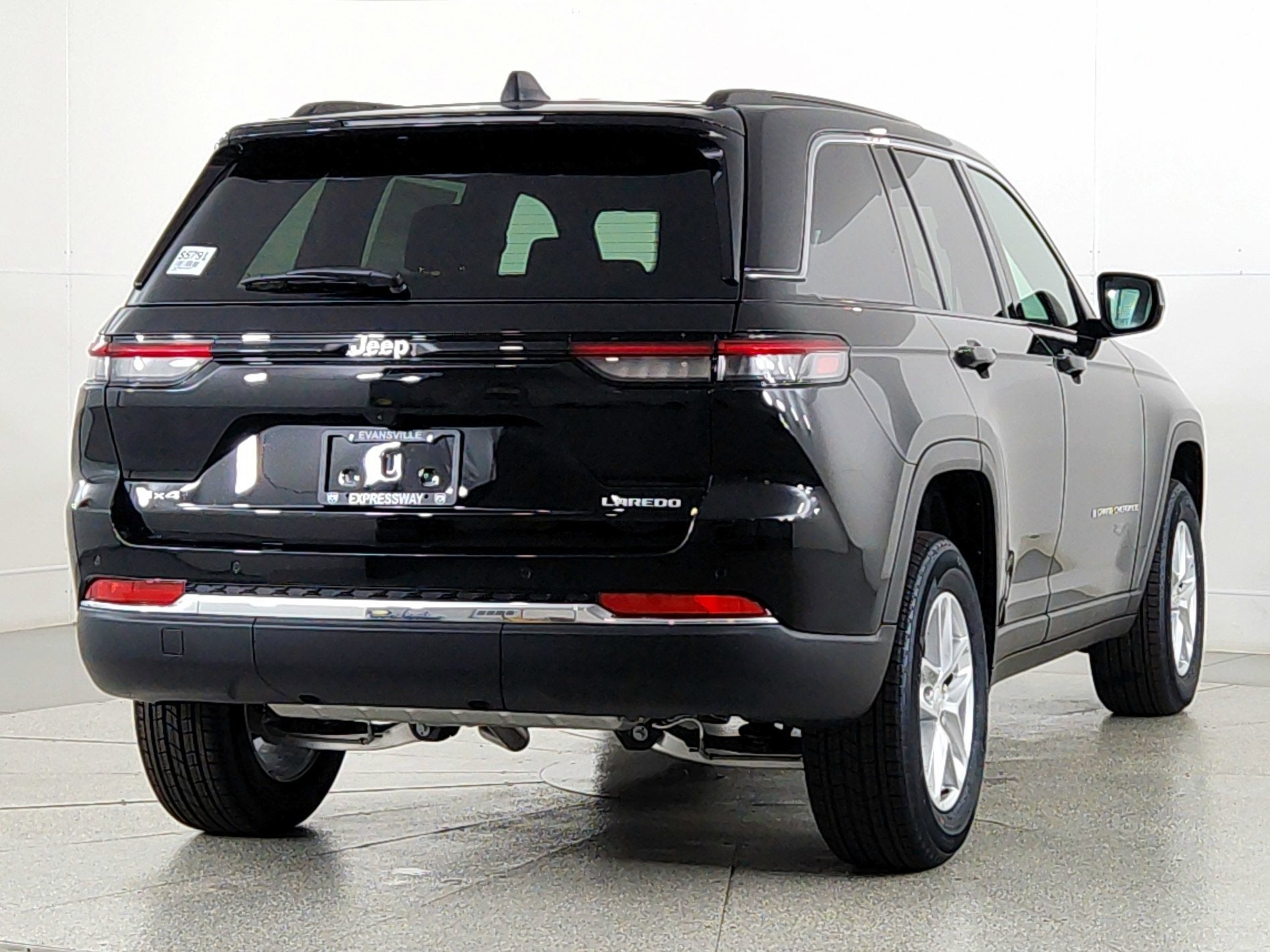 2025 Jeep Grand Cherokee JEEP GRAND CHEROKEE LAREDO 4X4