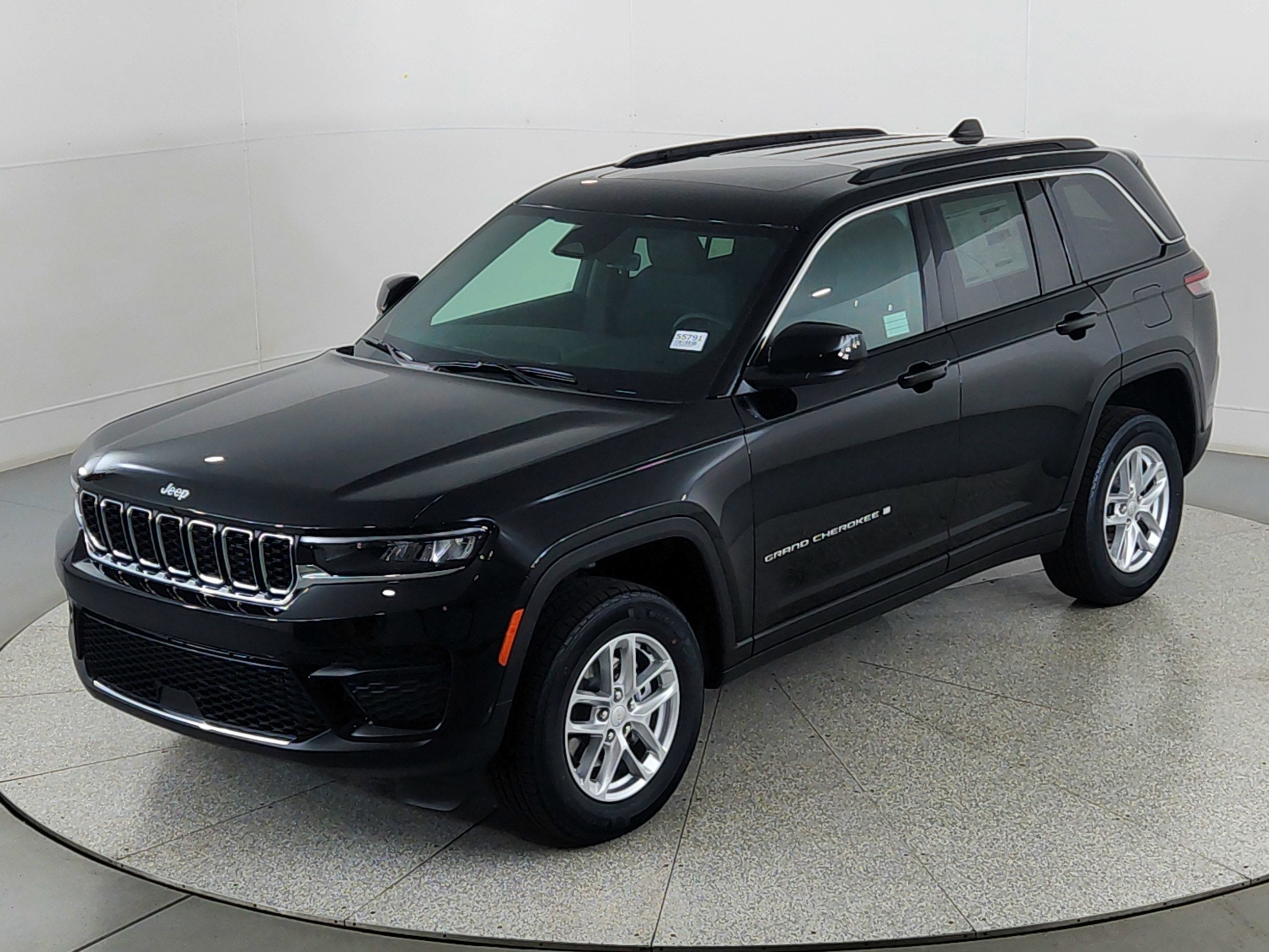 2025 Jeep Grand Cherokee JEEP GRAND CHEROKEE LAREDO 4X4