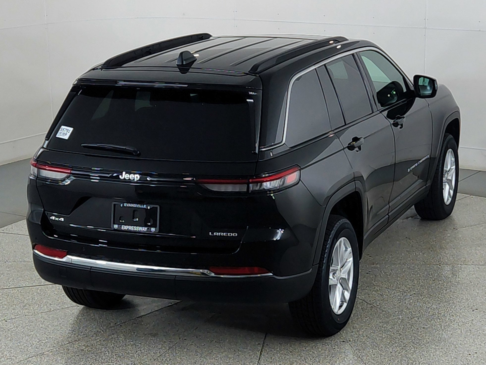 2025 Jeep Grand Cherokee JEEP GRAND CHEROKEE LAREDO 4X4