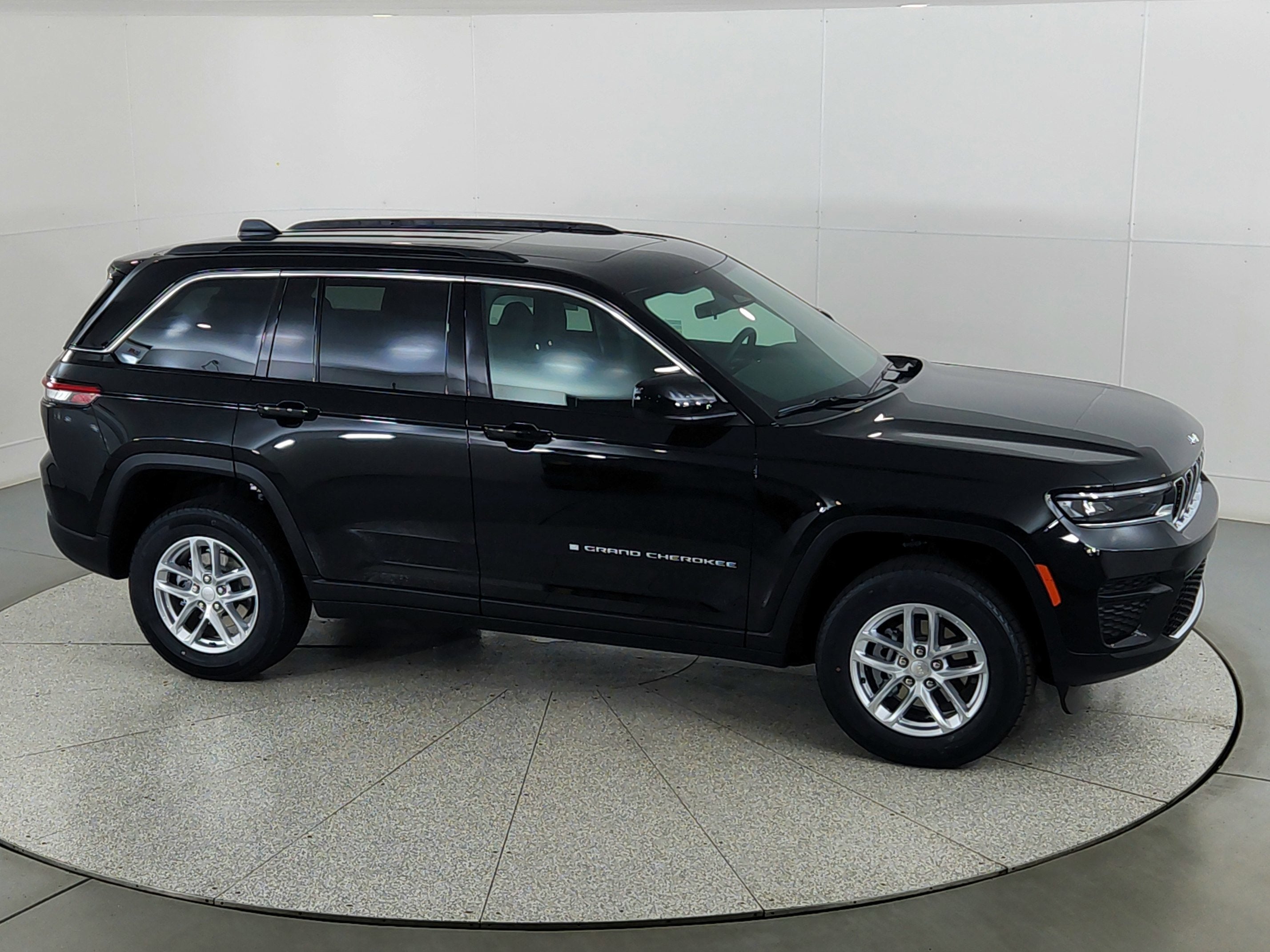 2025 Jeep Grand Cherokee JEEP GRAND CHEROKEE LAREDO 4X4