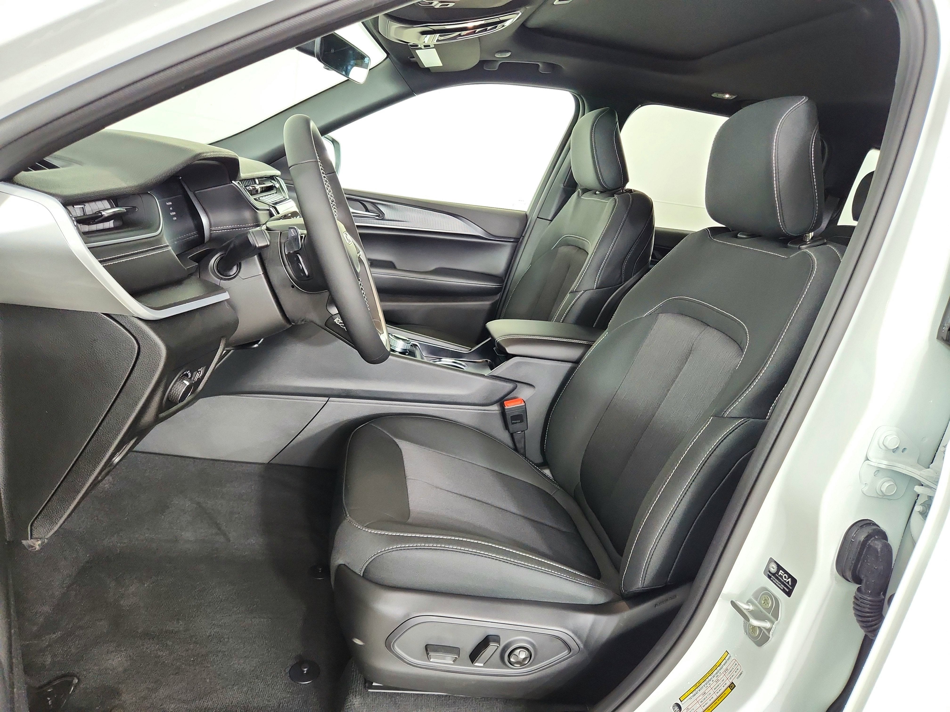 2026 Jeep Grand Cherokee JEEP GRAND CHEROKEE LAREDO 4X4