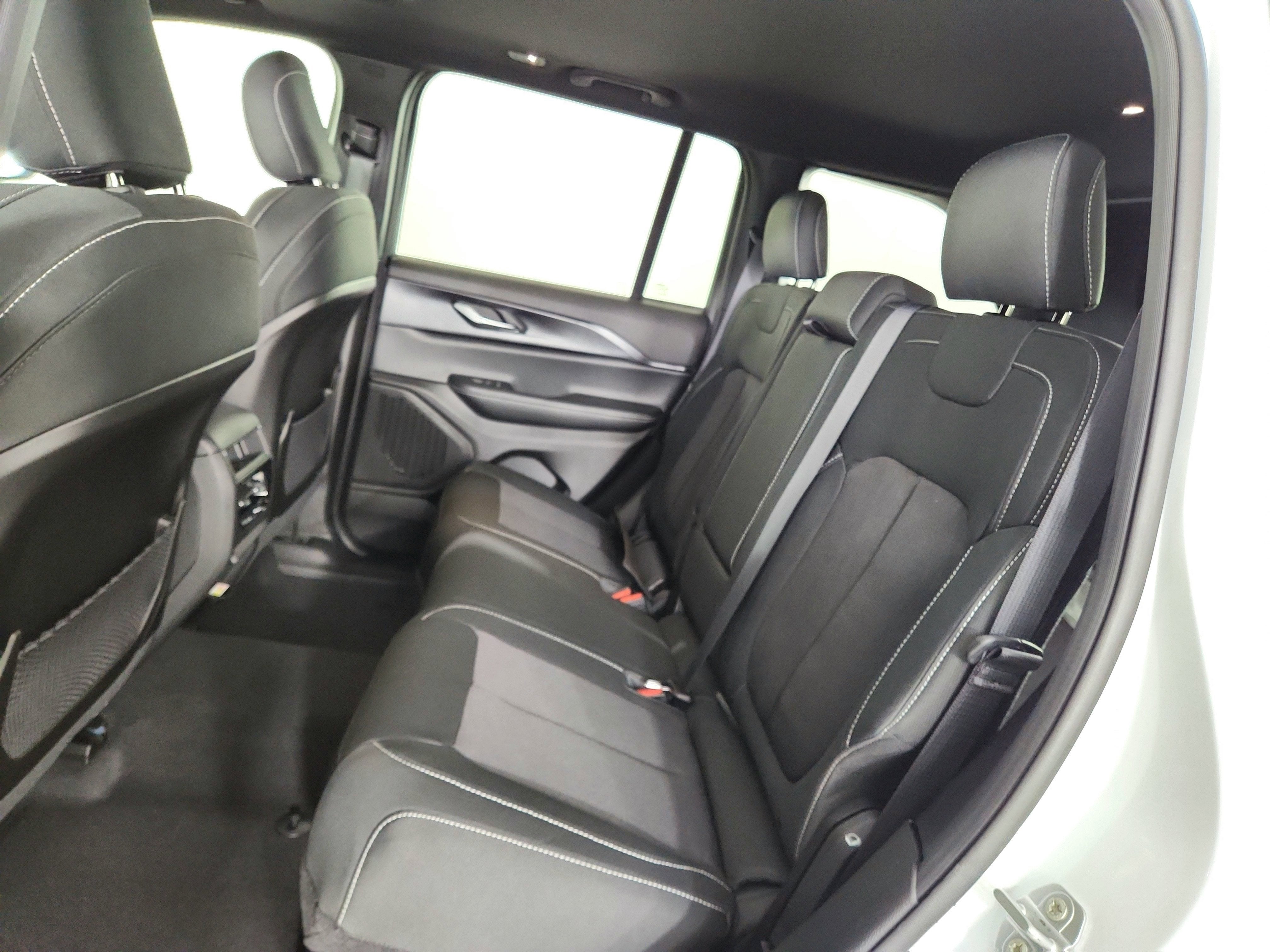 2026 Jeep Grand Cherokee JEEP GRAND CHEROKEE LAREDO 4X4